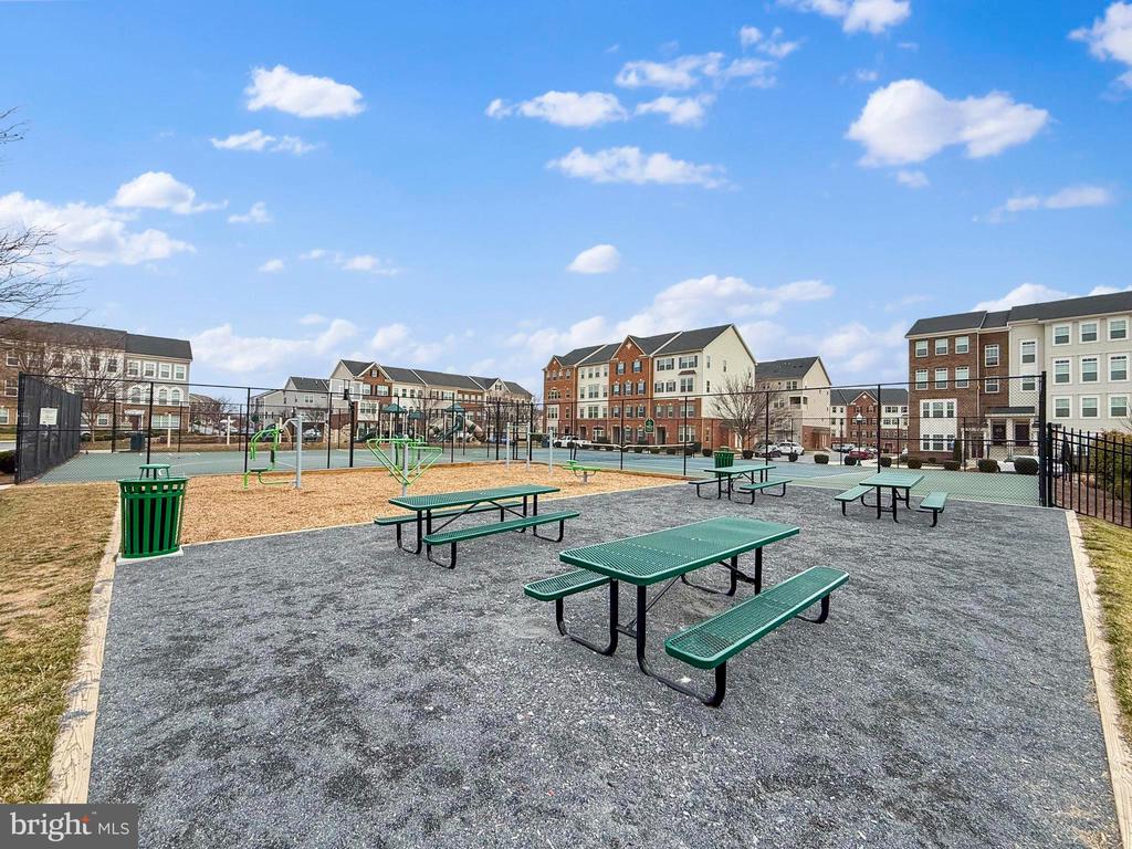 5936 FORUM SQUARE