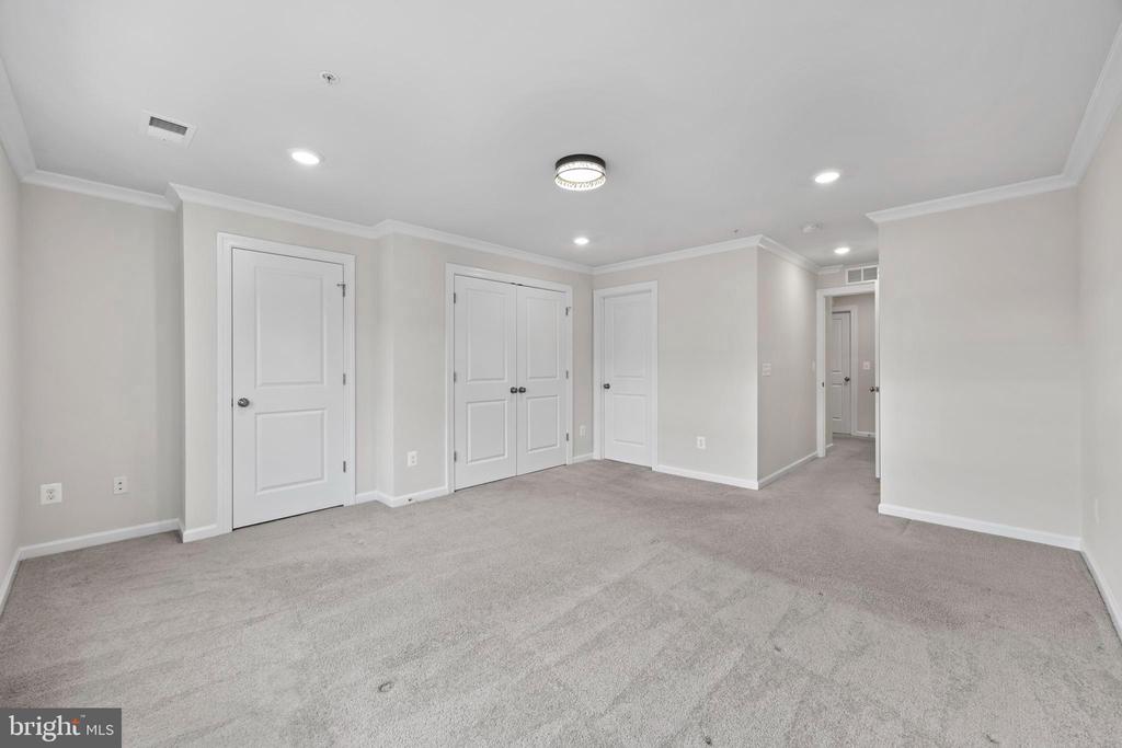 5936 FORUM SQUARE