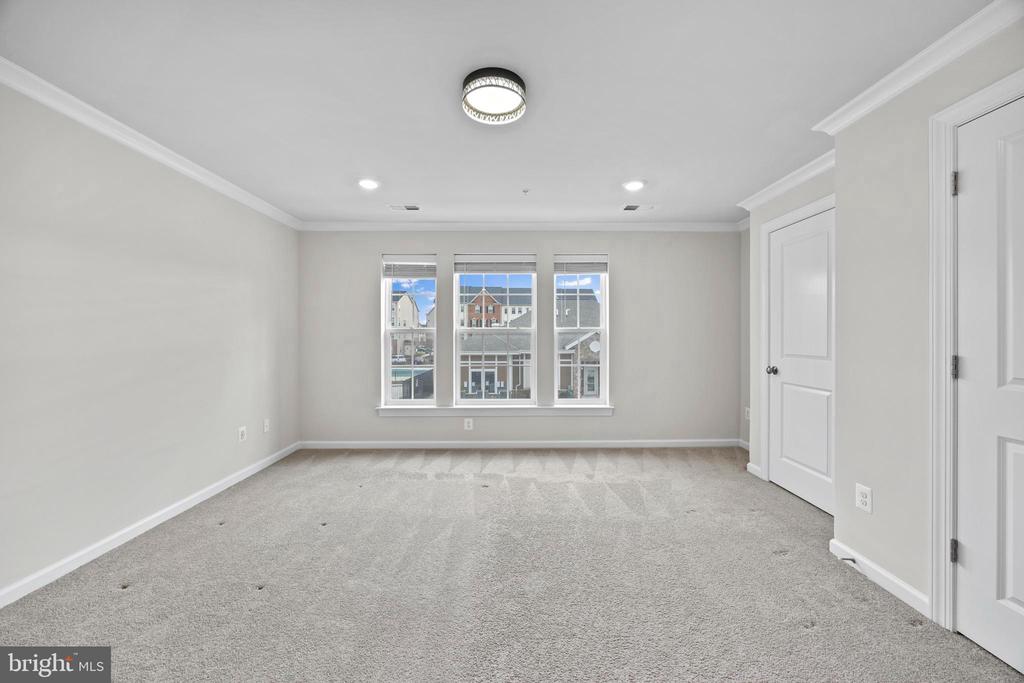5936 FORUM SQUARE