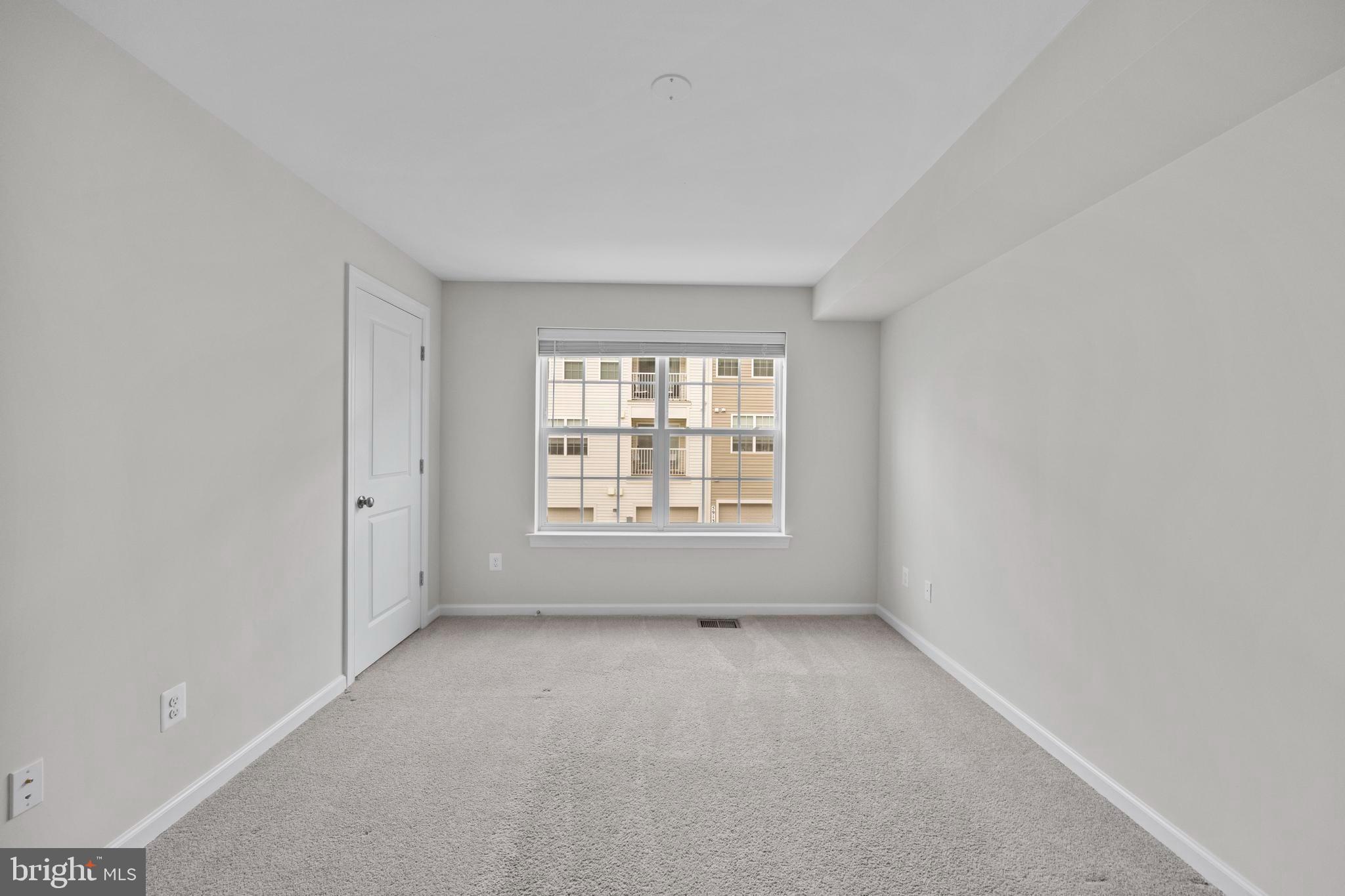 5936 FORUM SQUARE