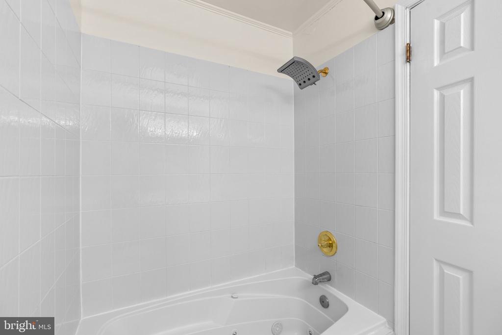 20325 BEACONFIELD TERRACE 101