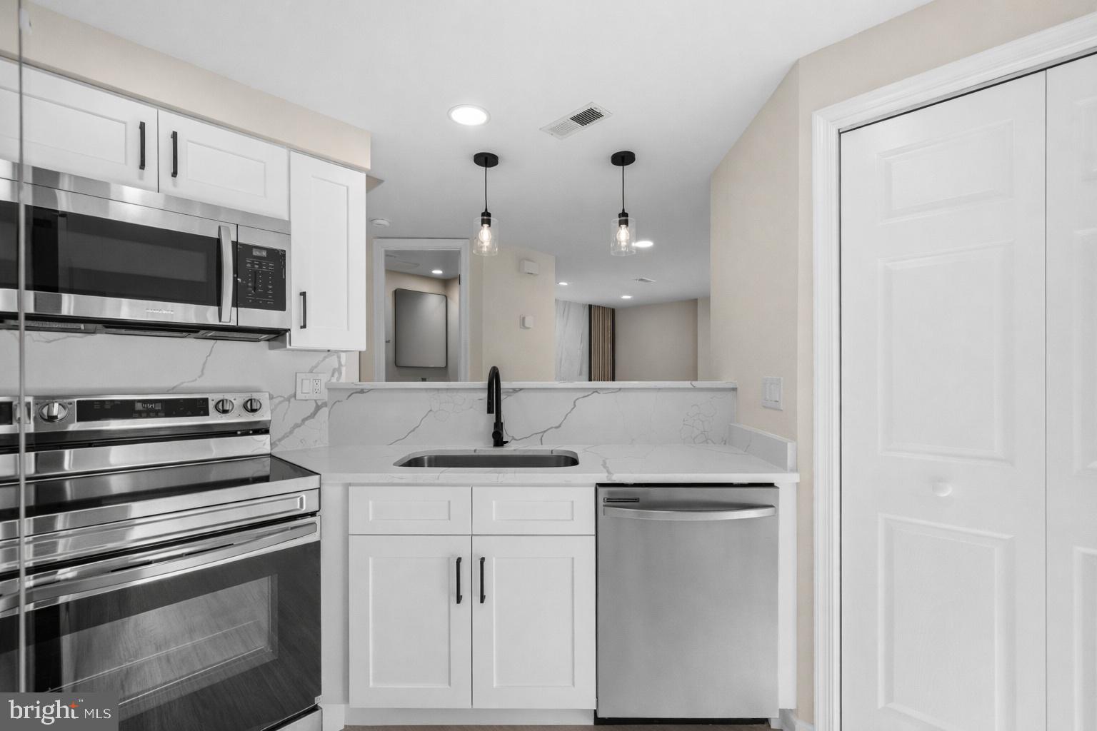 8810 RUSTBURG CIRCLE