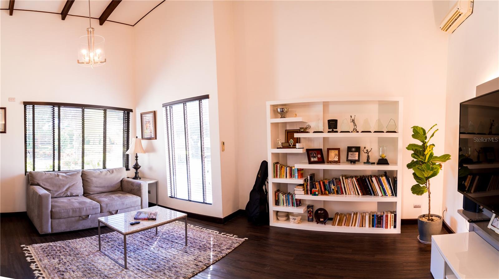 84 URBANIZACION DE RIO ORO