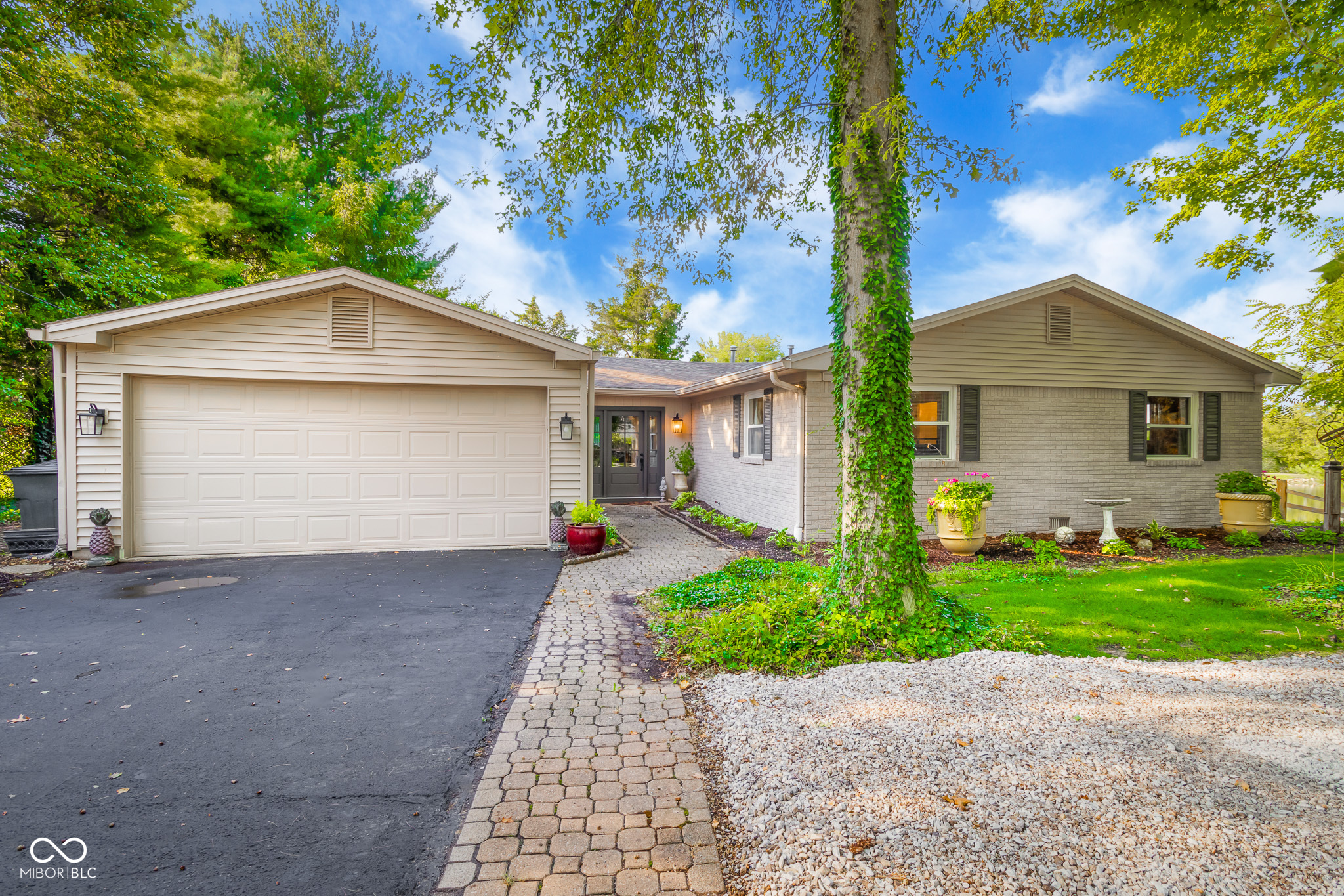 3846 W South Wood Lake Drive