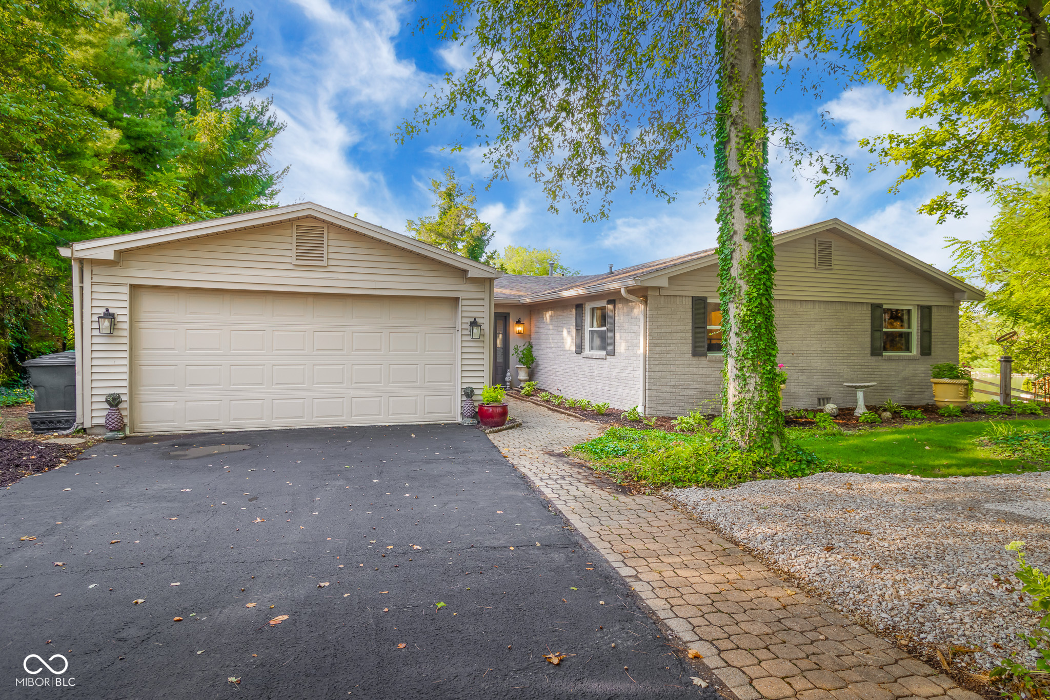 3846 W South Wood Lake Drive