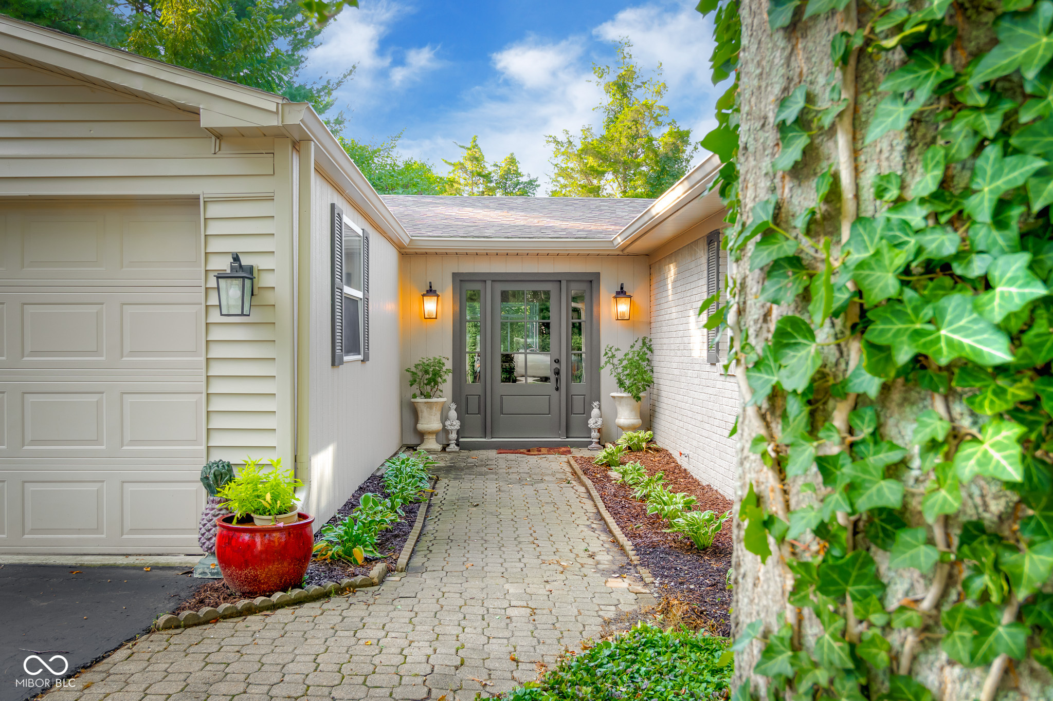 3846 W South Wood Lake Drive