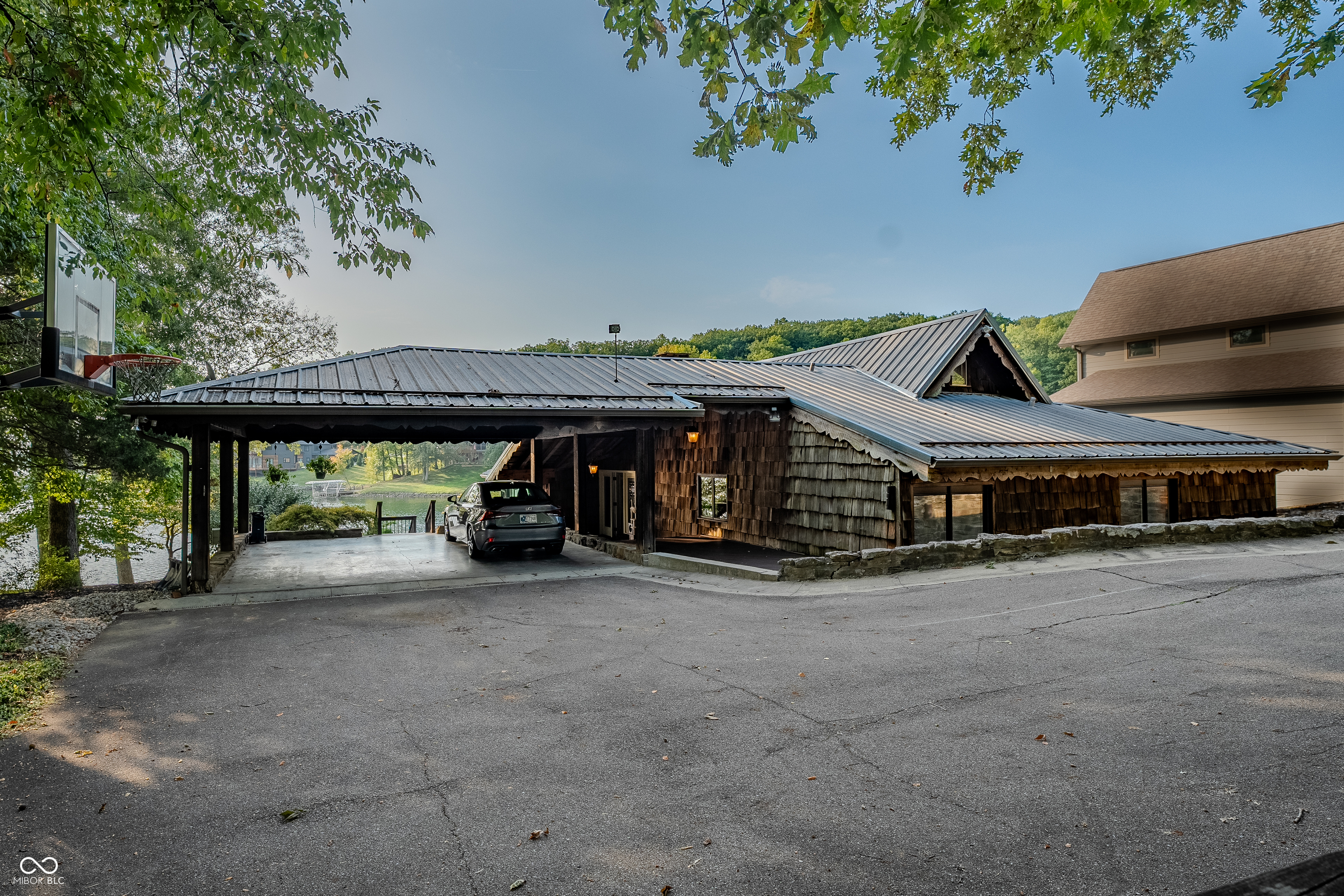 5541 S Poplar Drive