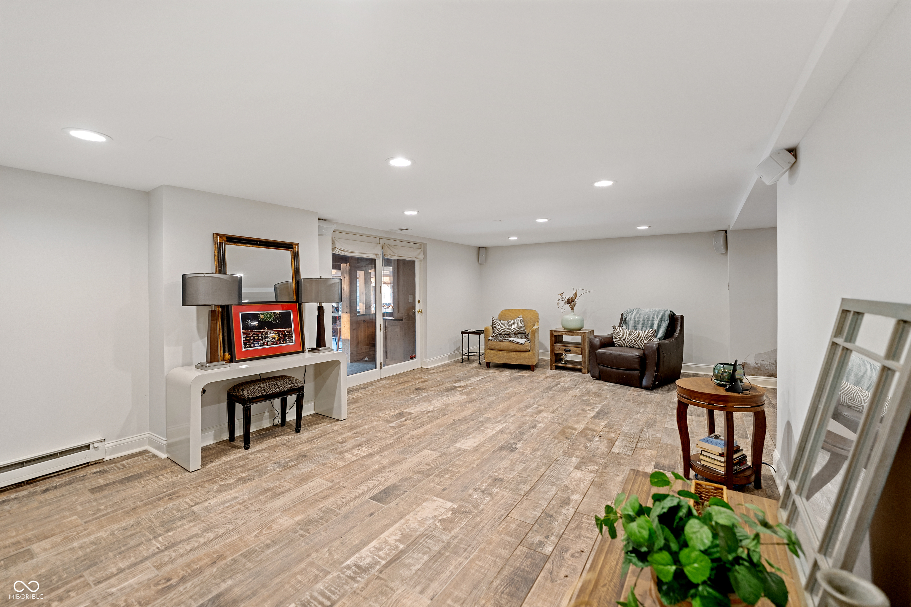 5541 S Poplar Drive