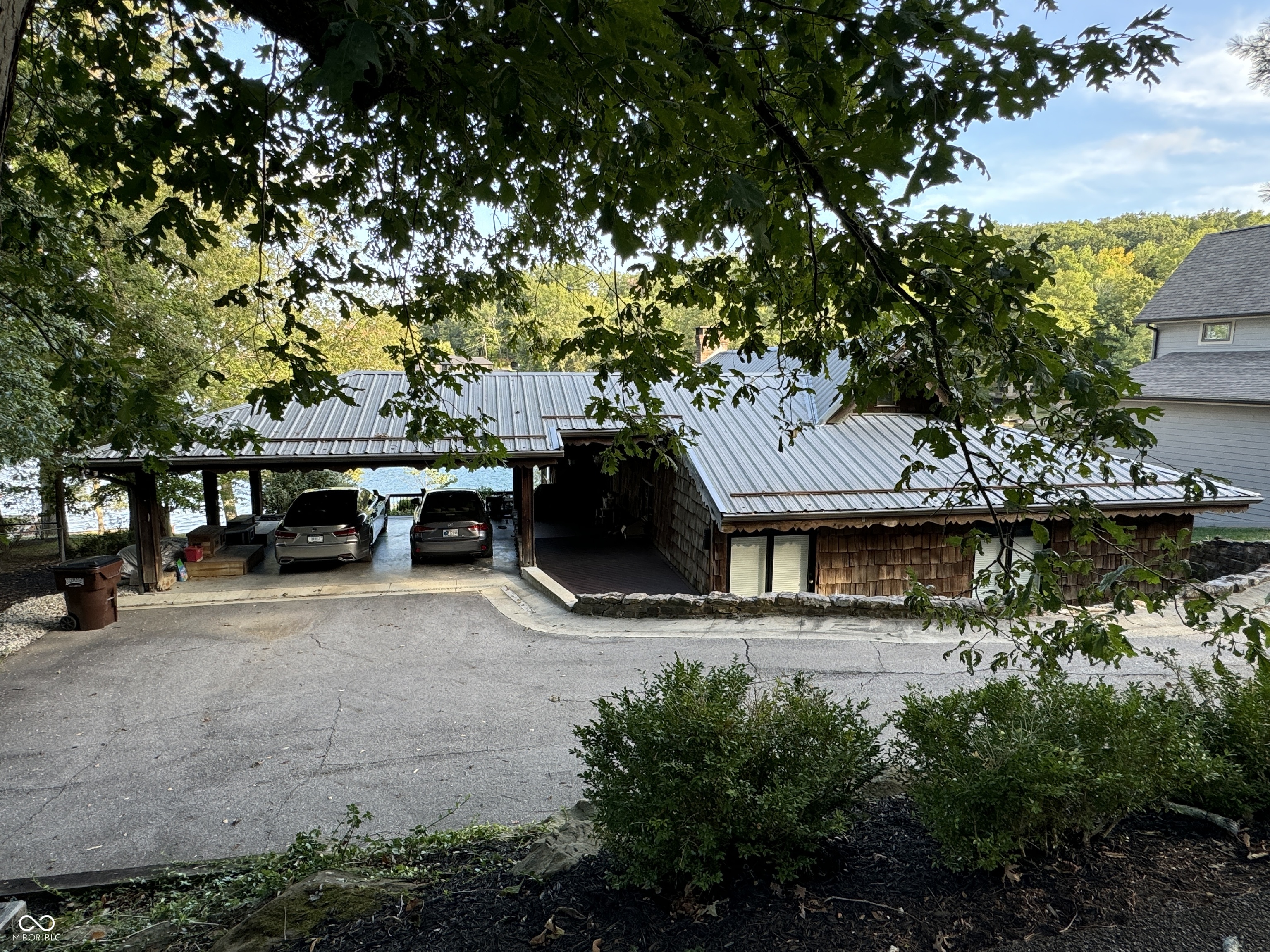 5541 S Poplar Drive