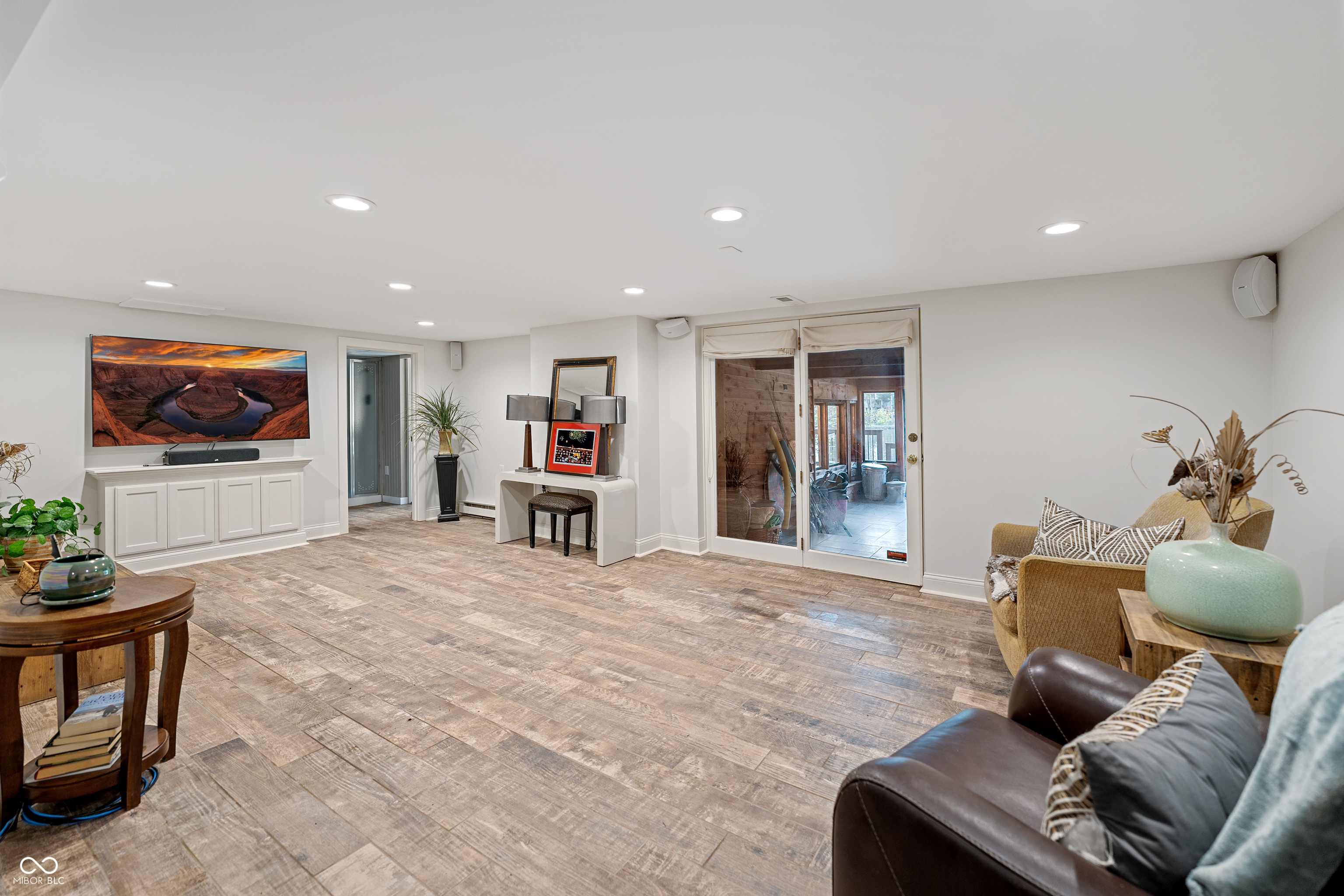 5541 S Poplar Drive