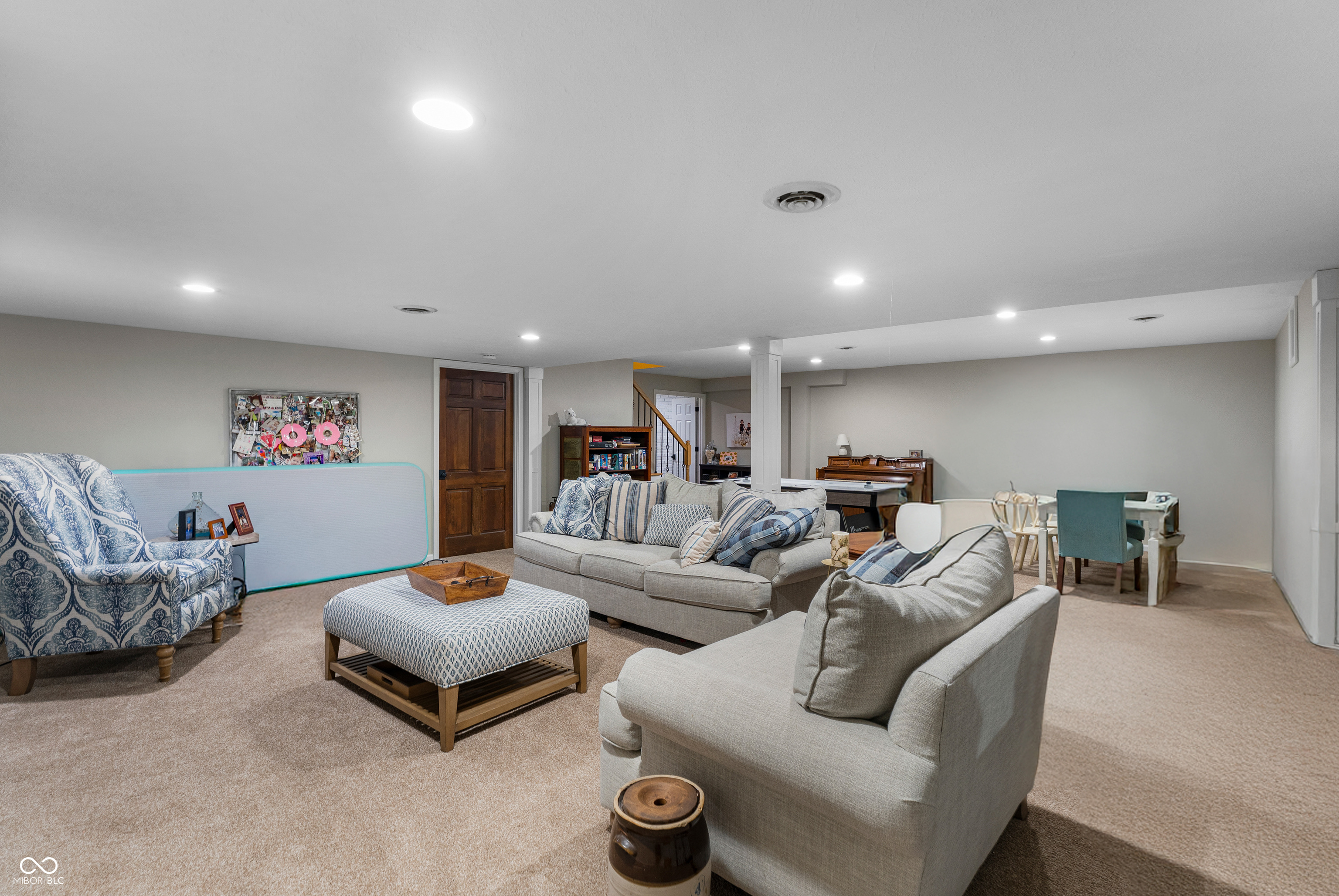 4410 N Riverside Drive