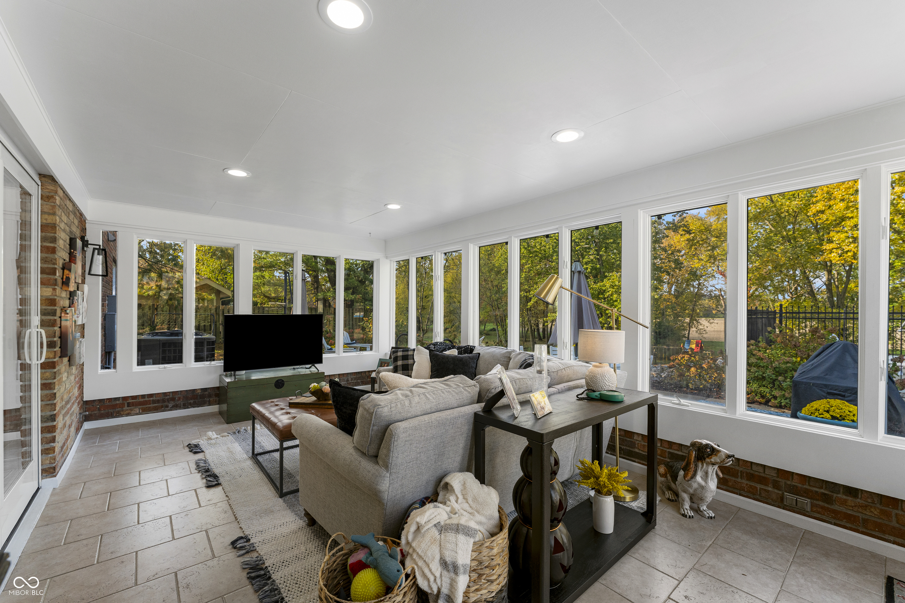 4410 N Riverside Drive