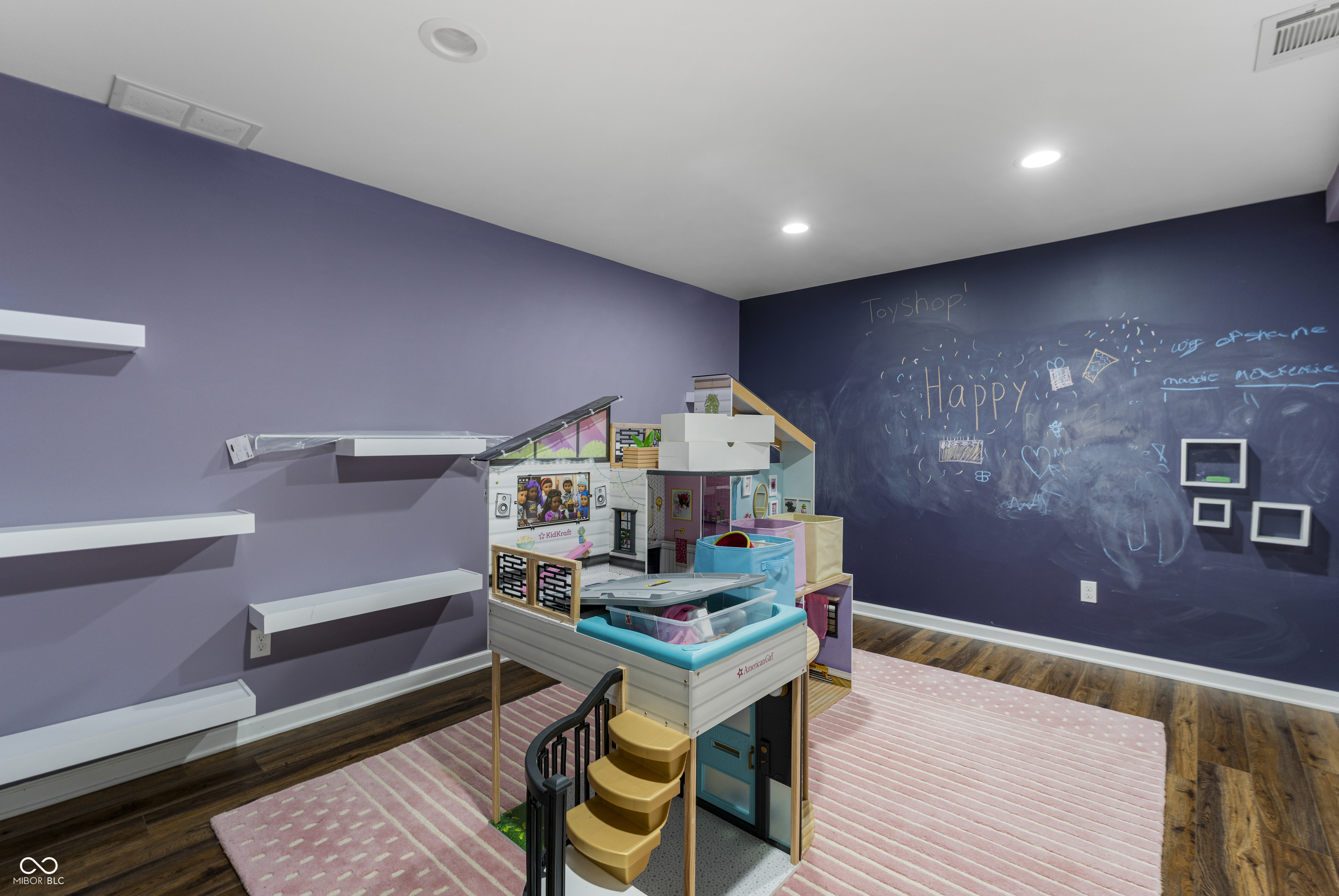 4410 N Riverside Drive