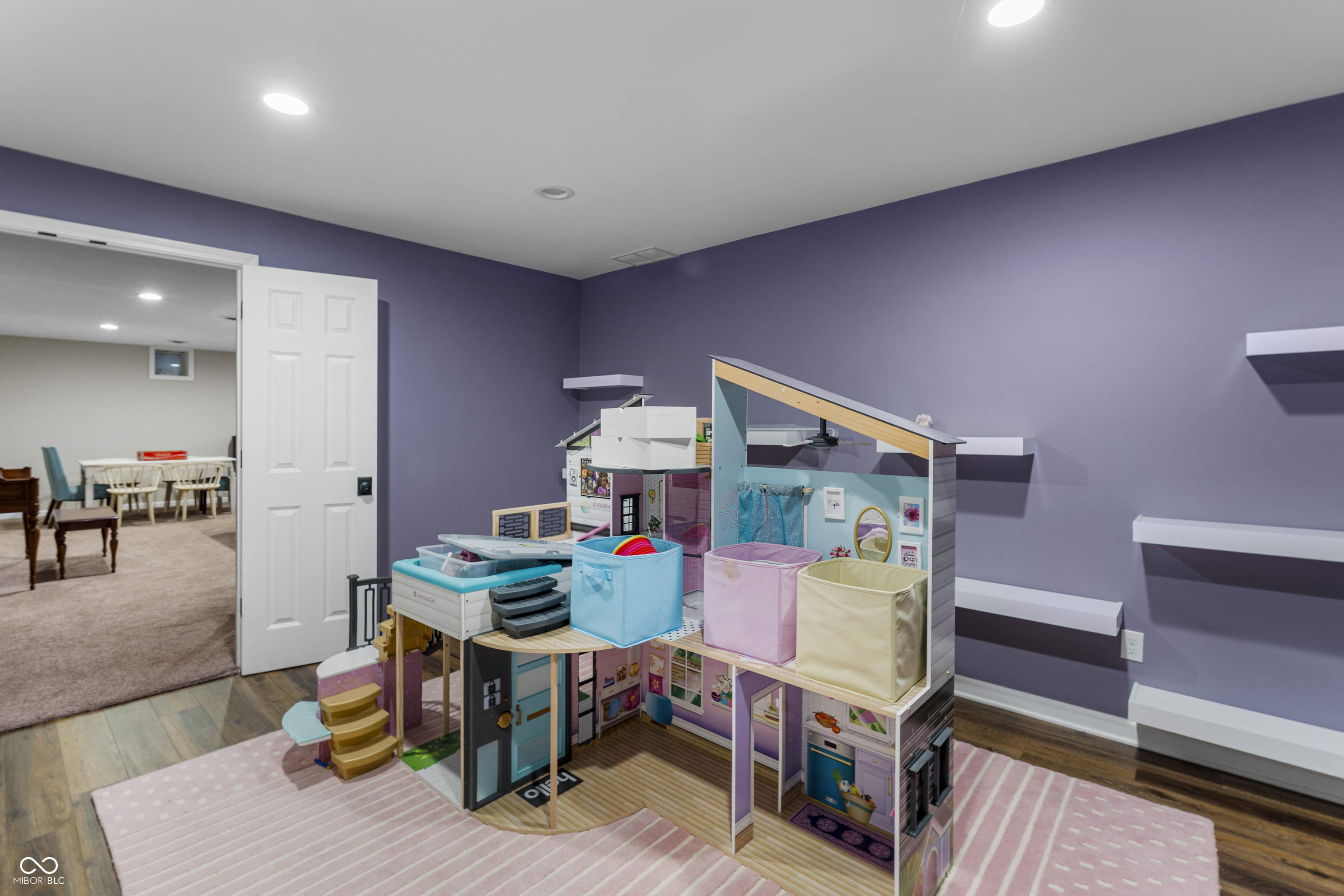 4410 N Riverside Drive