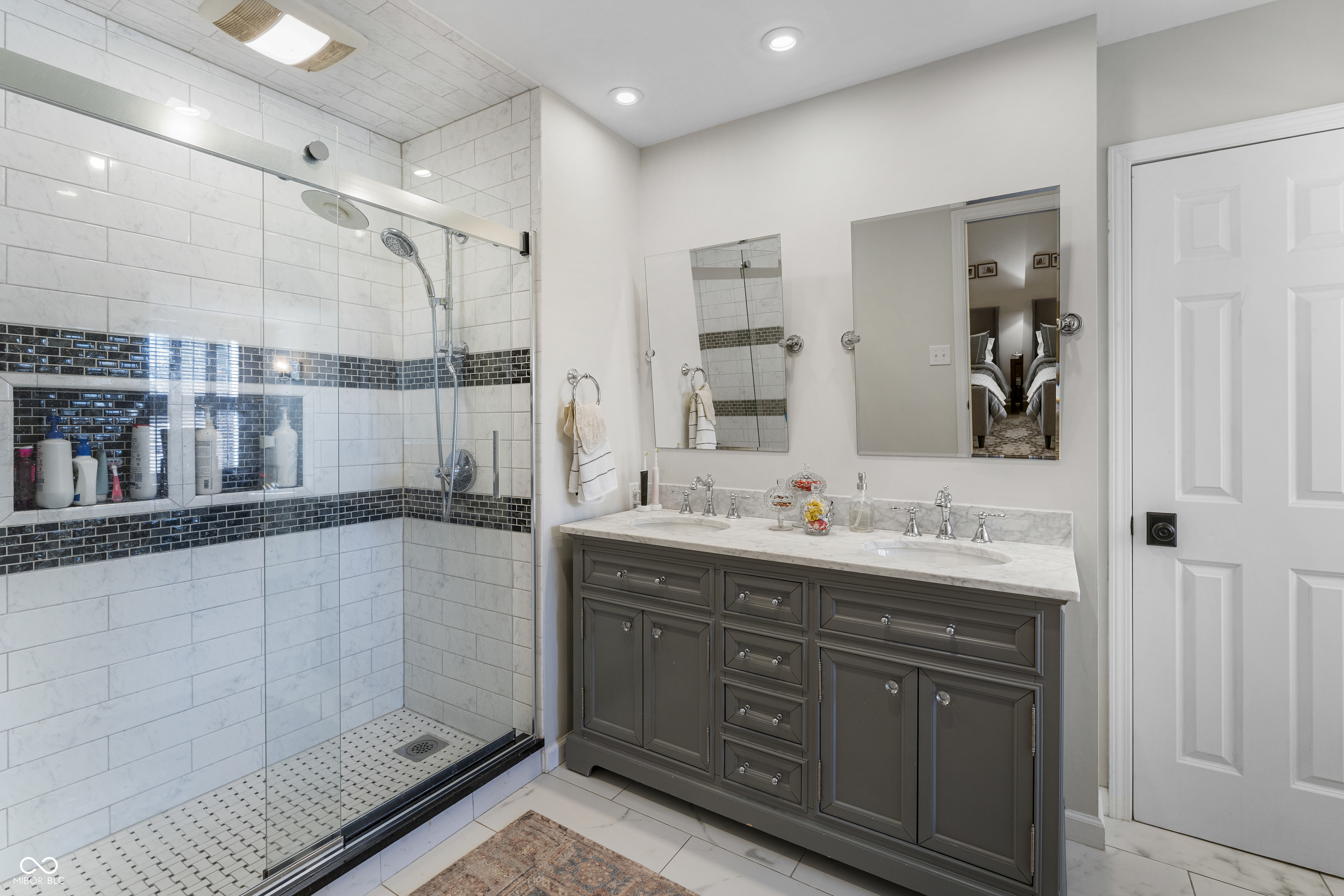 4410 N Riverside Drive