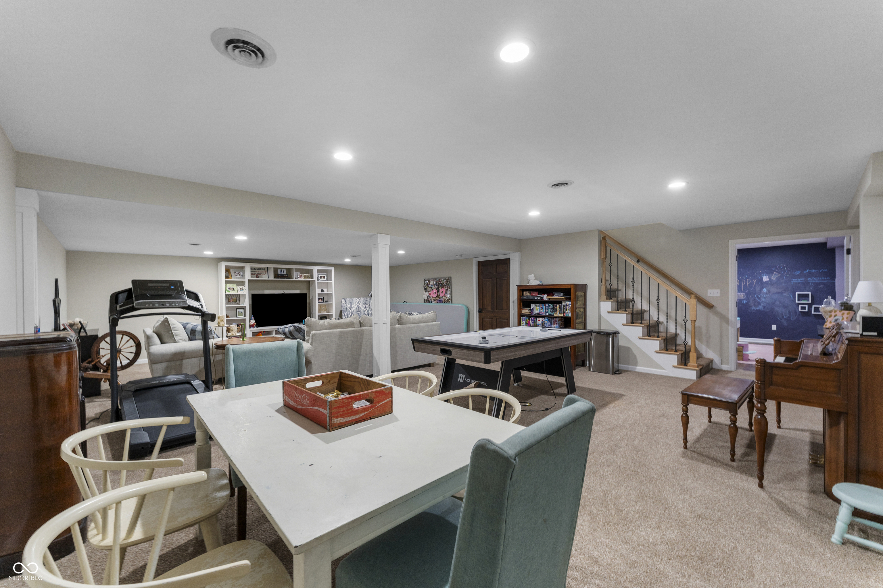 4410 N Riverside Drive