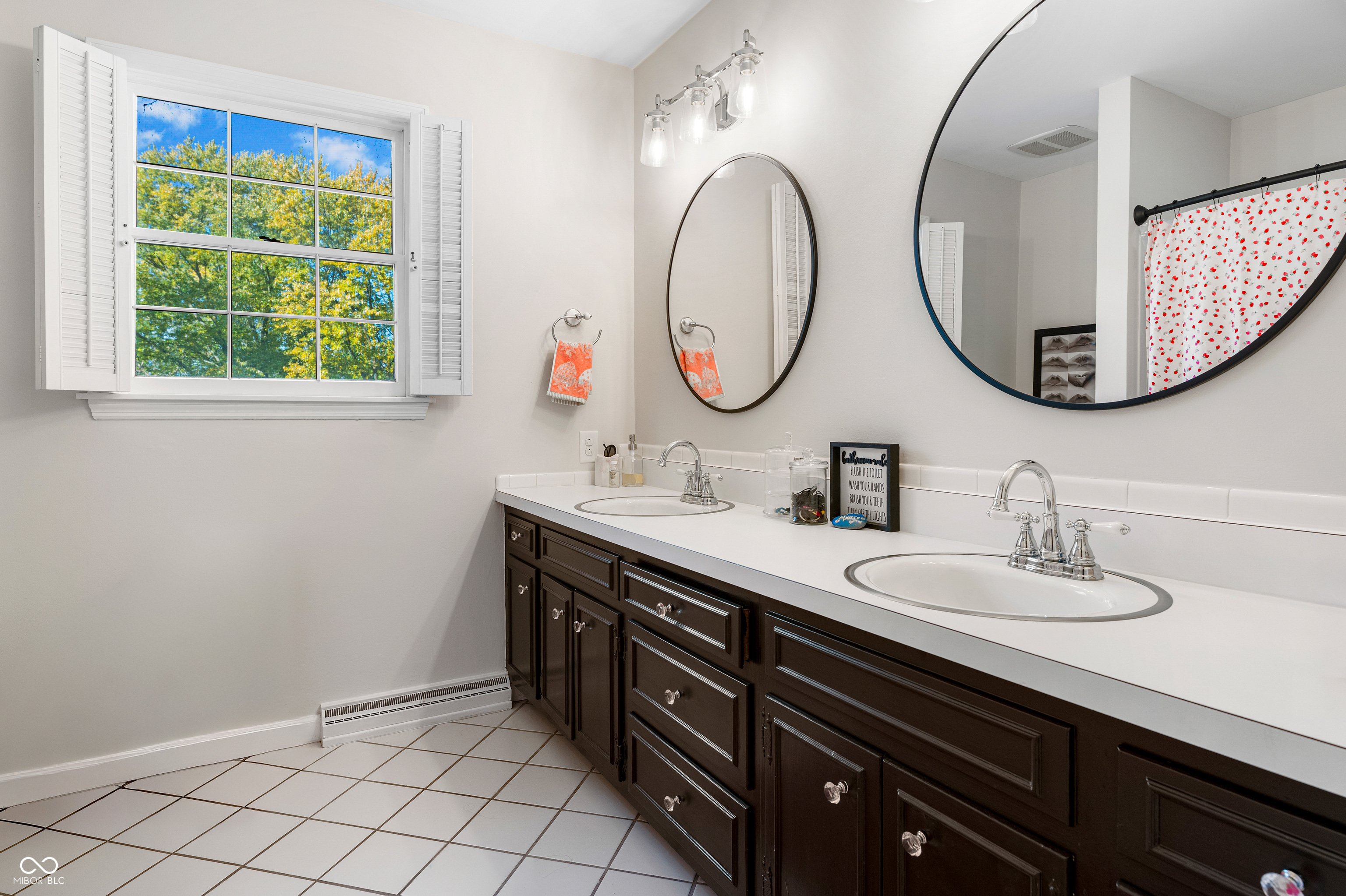 4410 N Riverside Drive