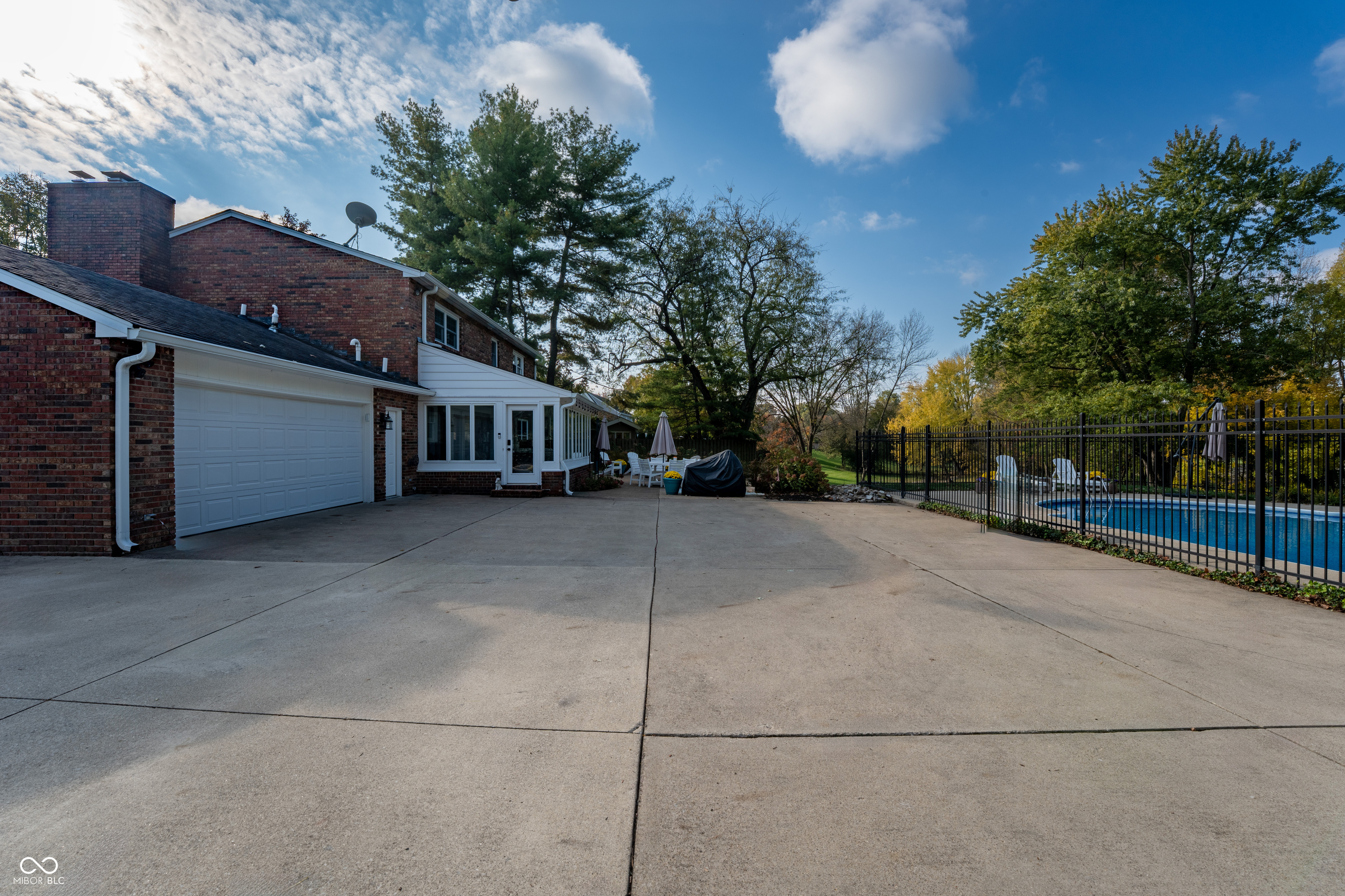 4410 N Riverside Drive