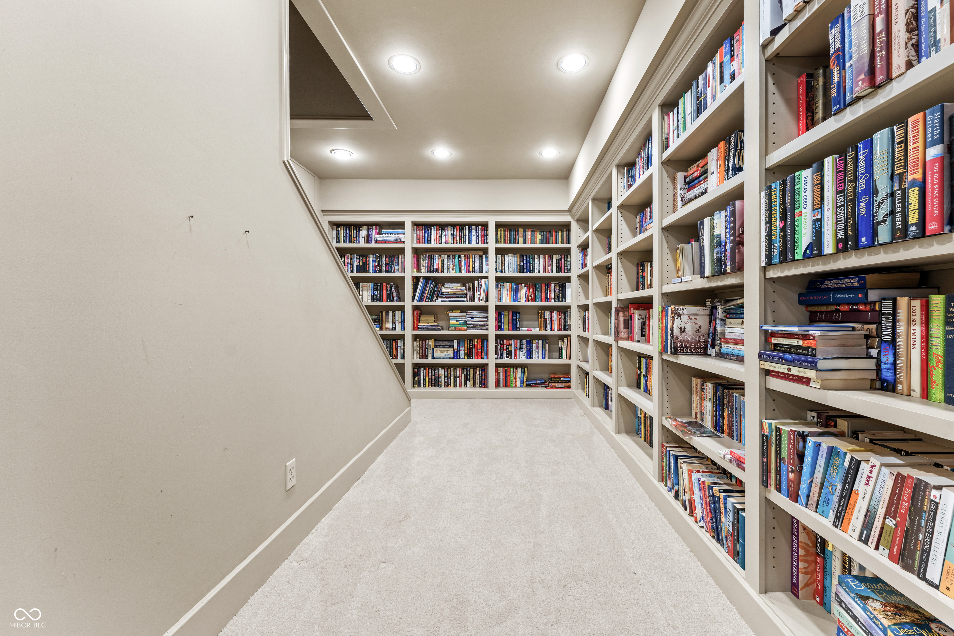 8424 W Mulligan Lane