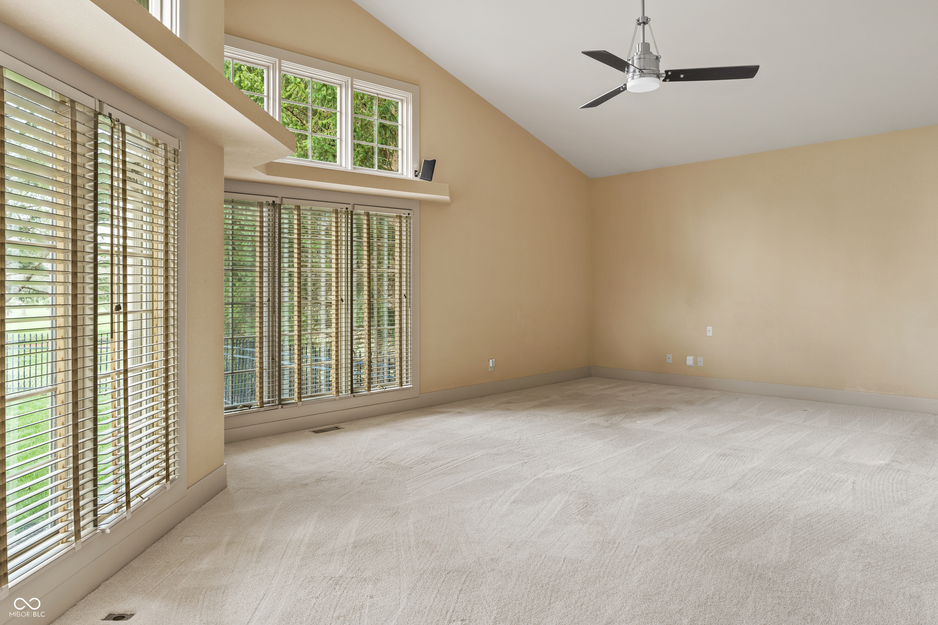 8424 W Mulligan Lane