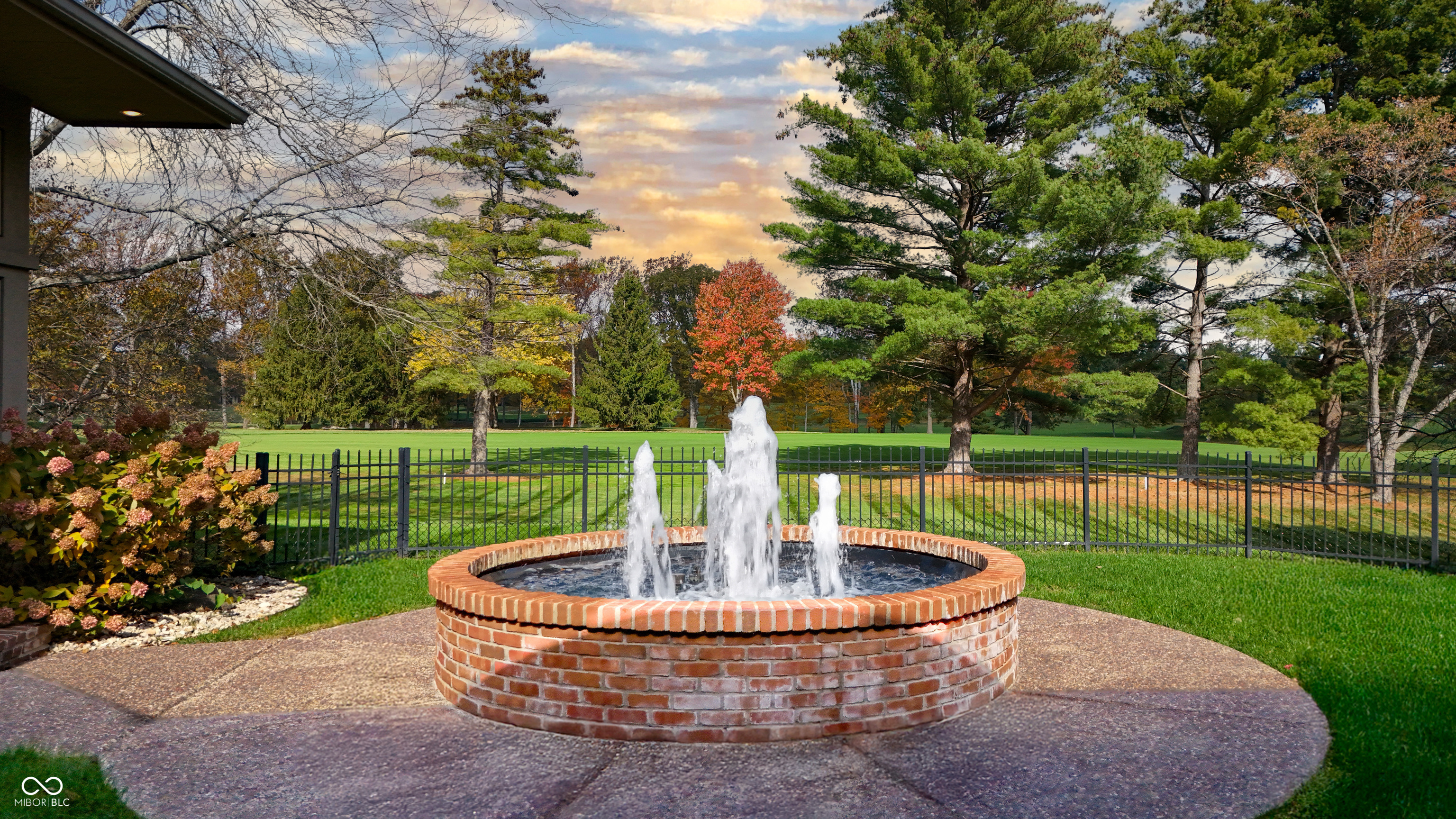 8424 W Mulligan Lane