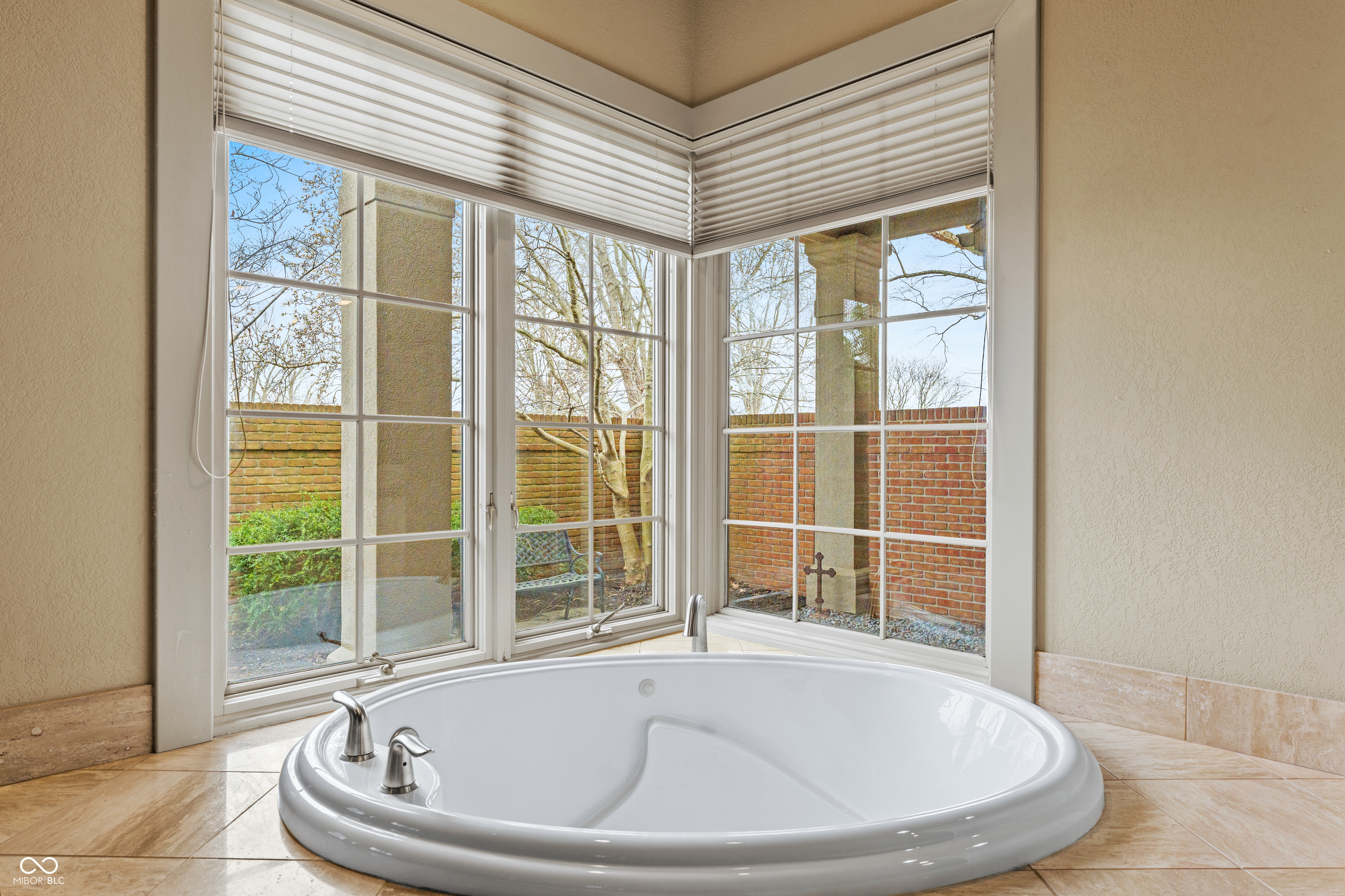 8424 W Mulligan Lane