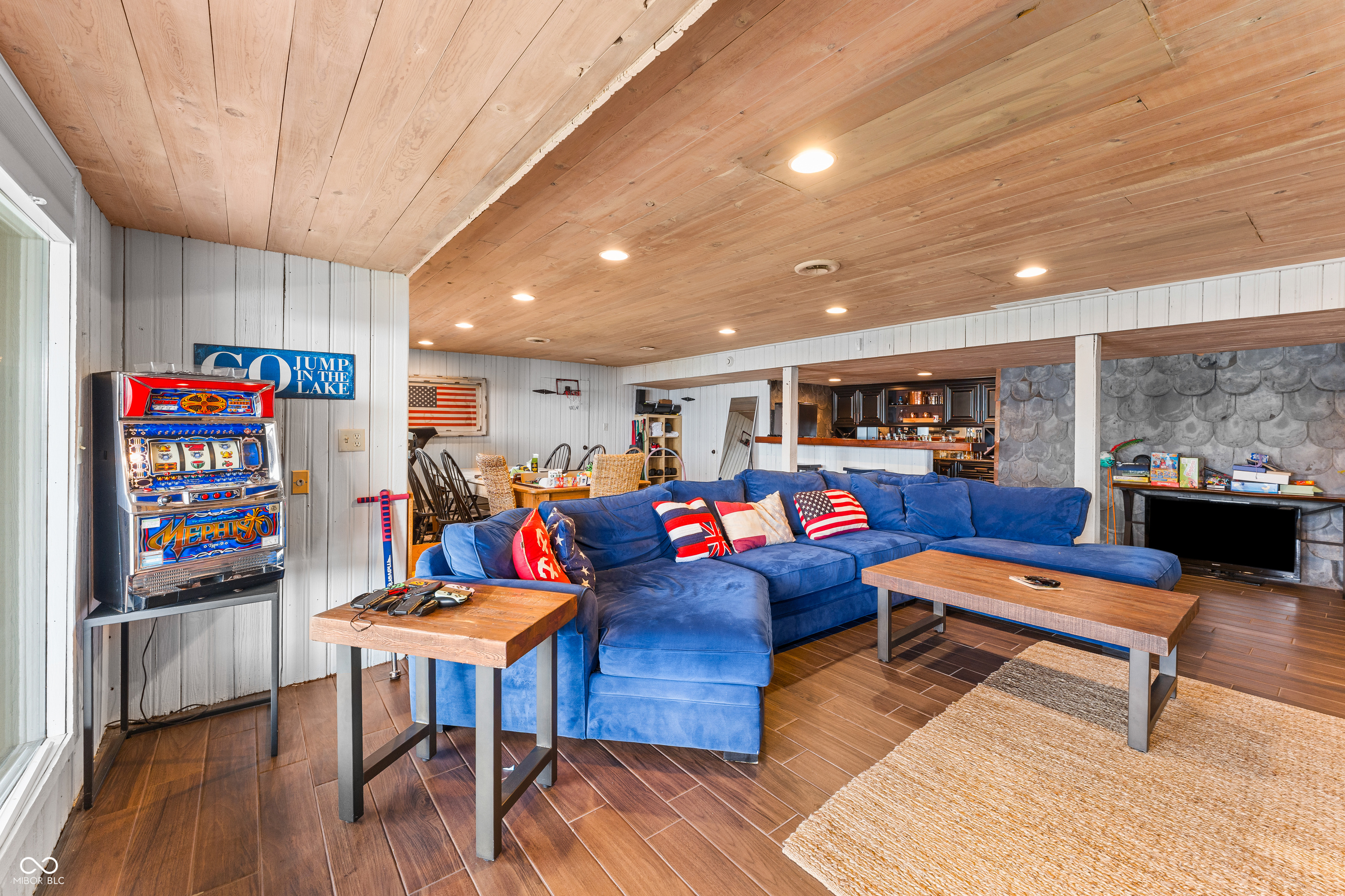 5531 S Poplar Drive