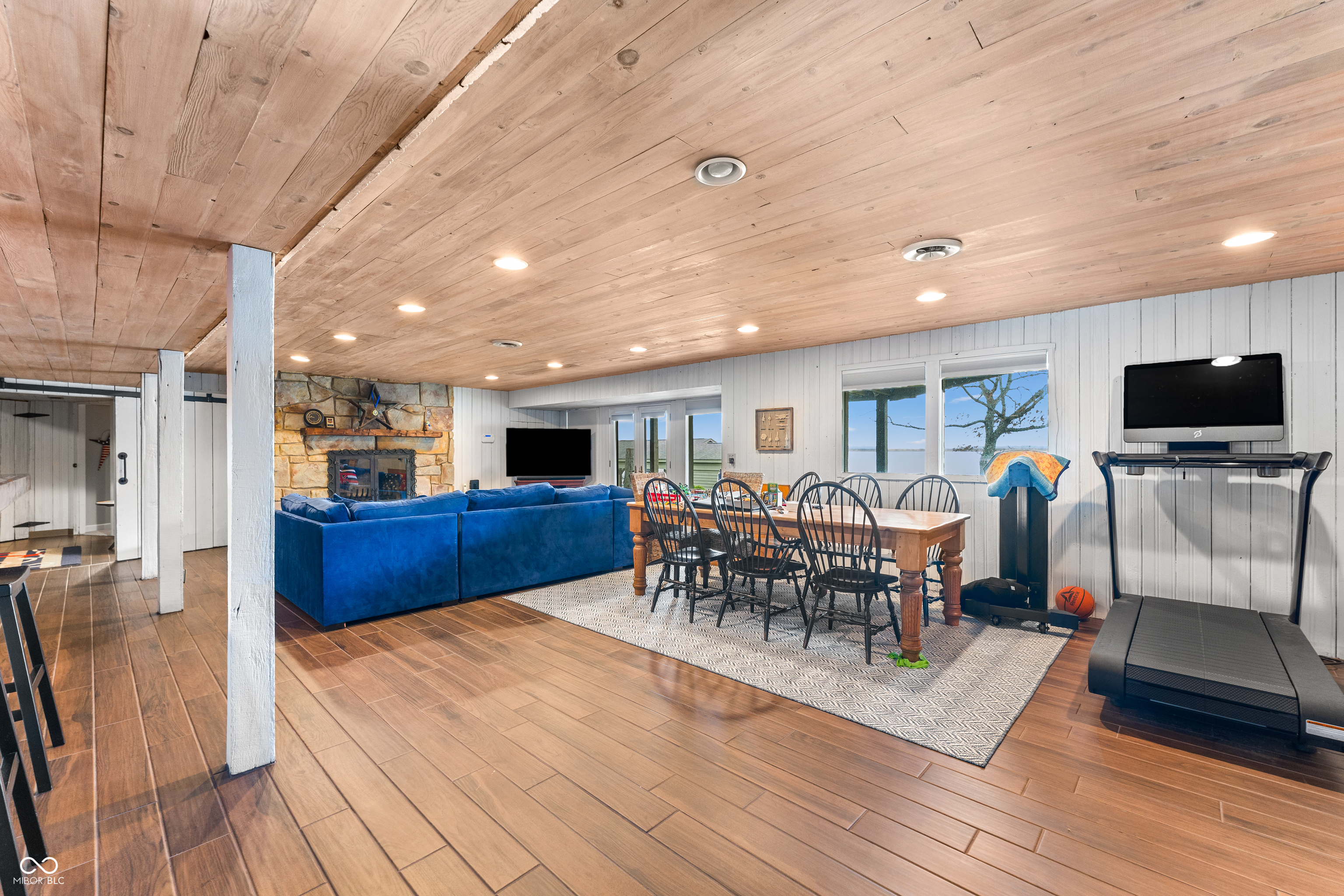 5531 S Poplar Drive