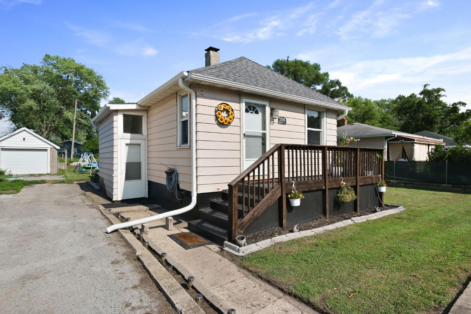3709 Mississippi Street