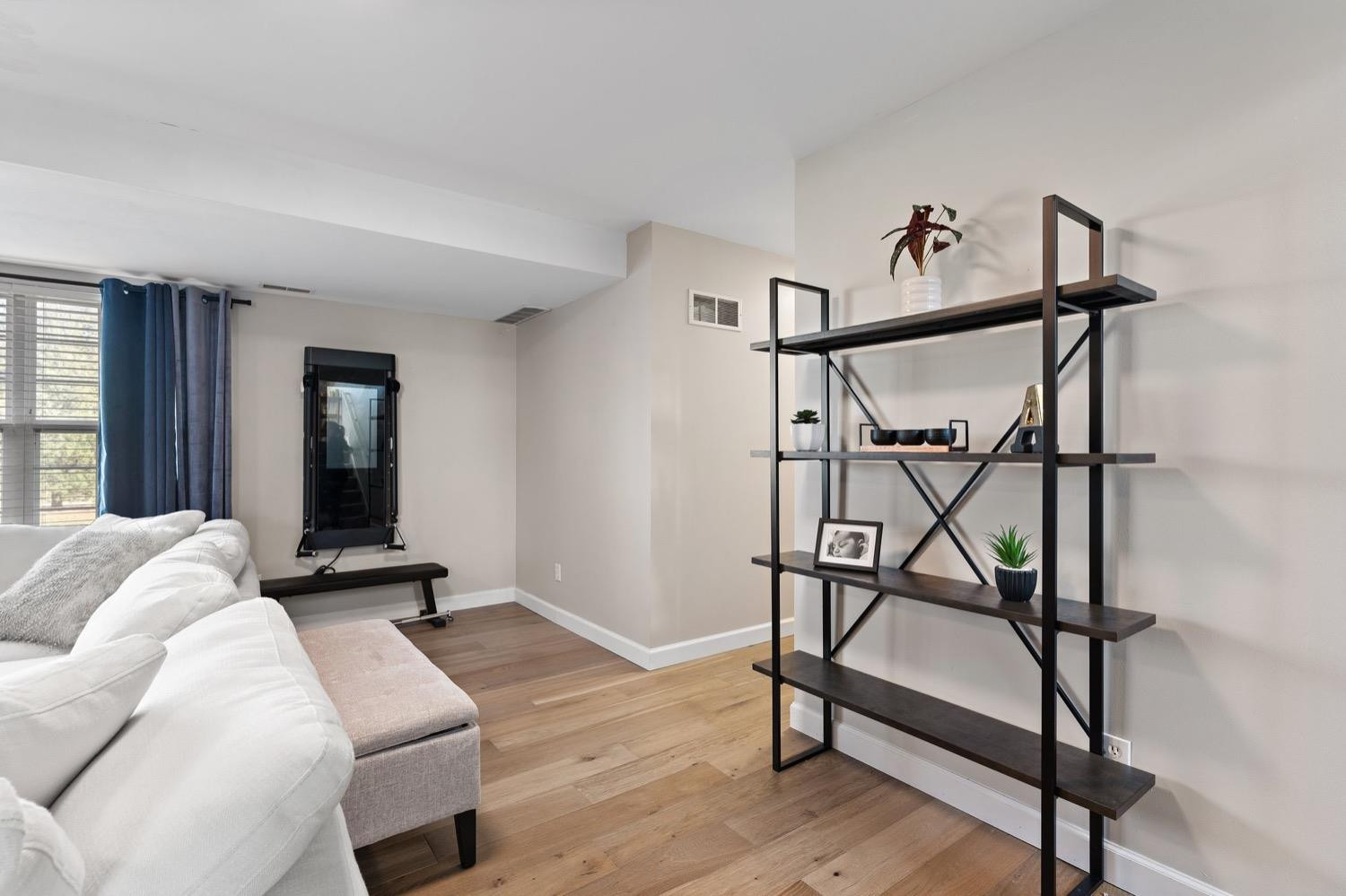 10487 Pinnacle Street