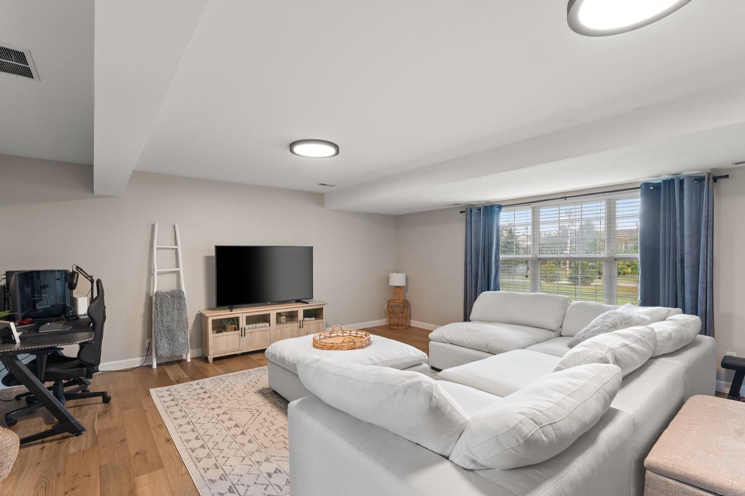 10487 Pinnacle Street