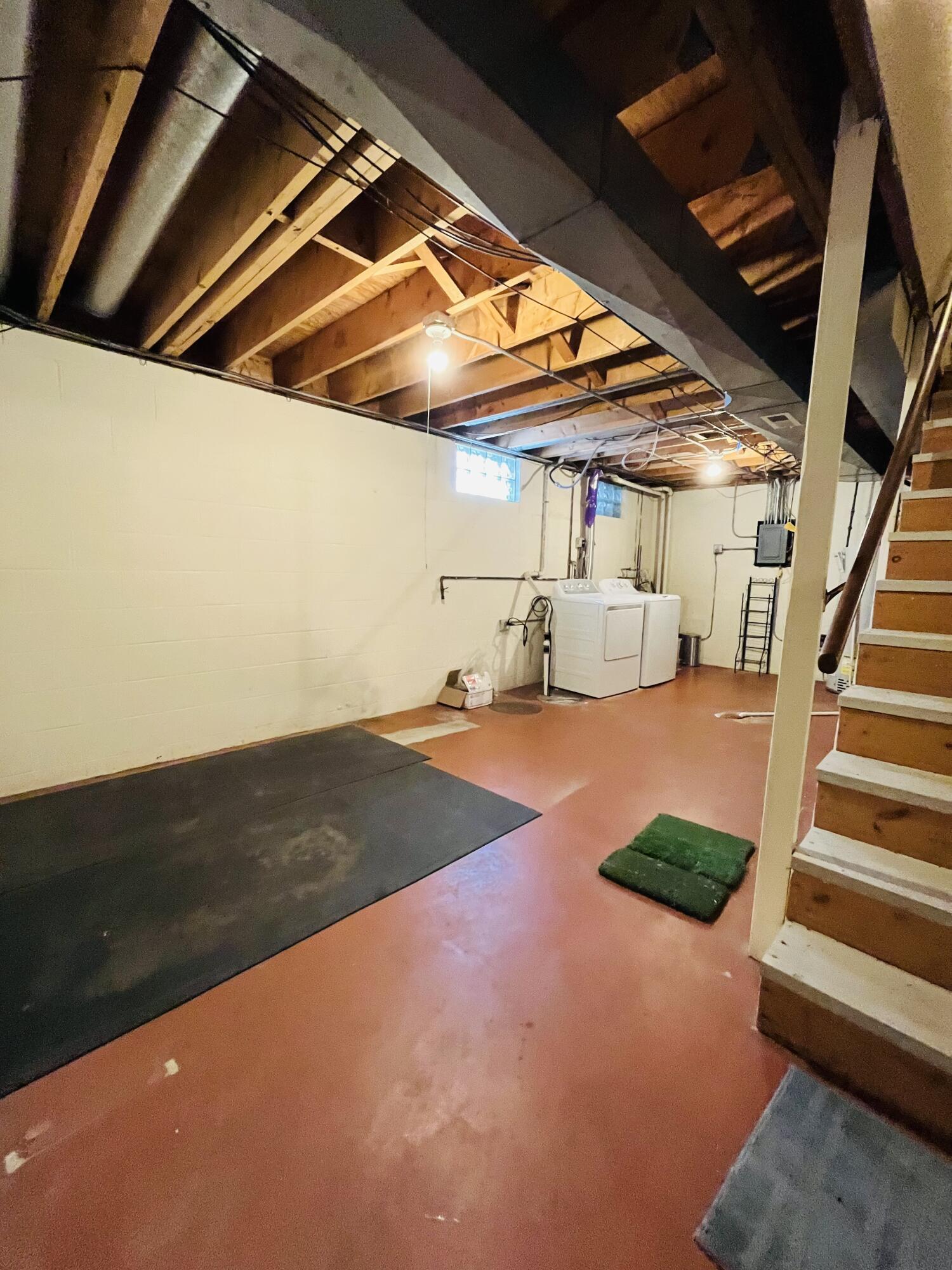 1439 Elm Court