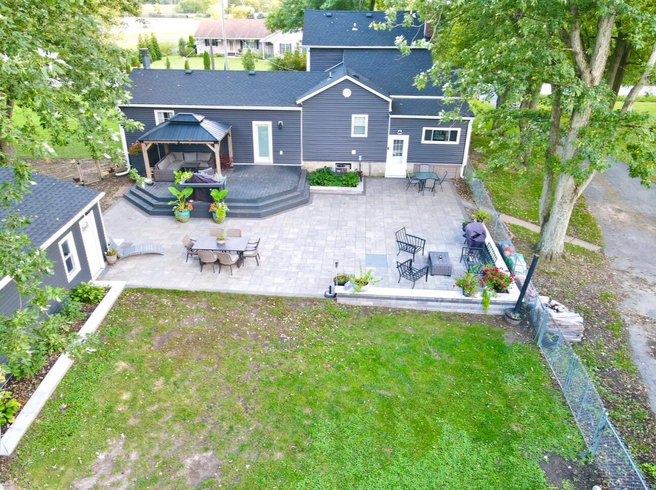 321 W 400 N