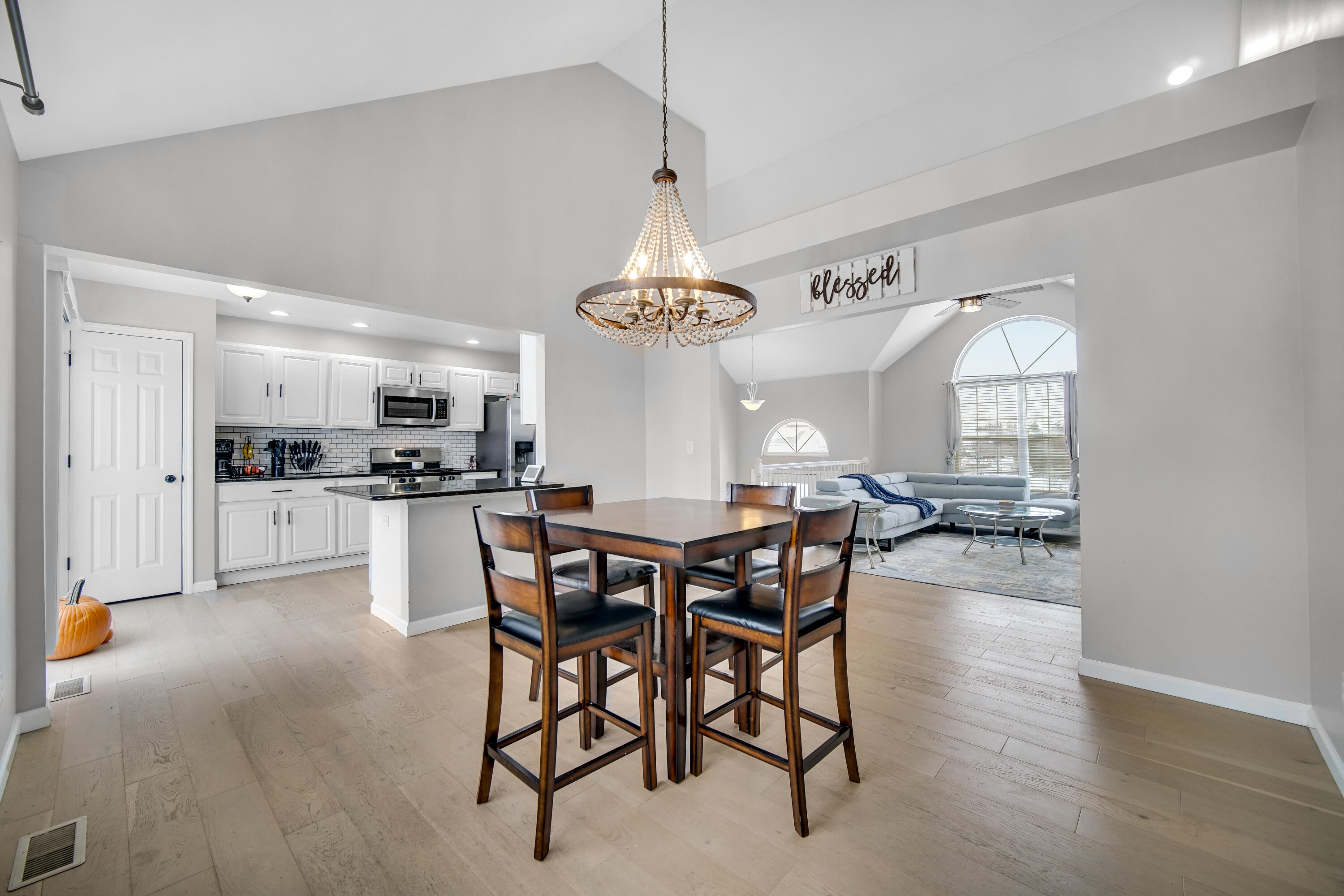 10487 Pinnacle Street