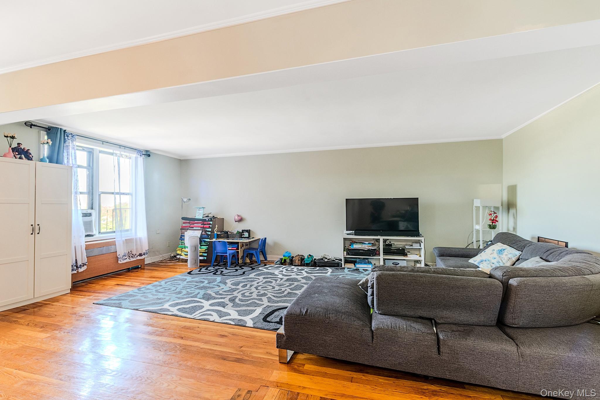 2685 E 7th Street Unit: 6M