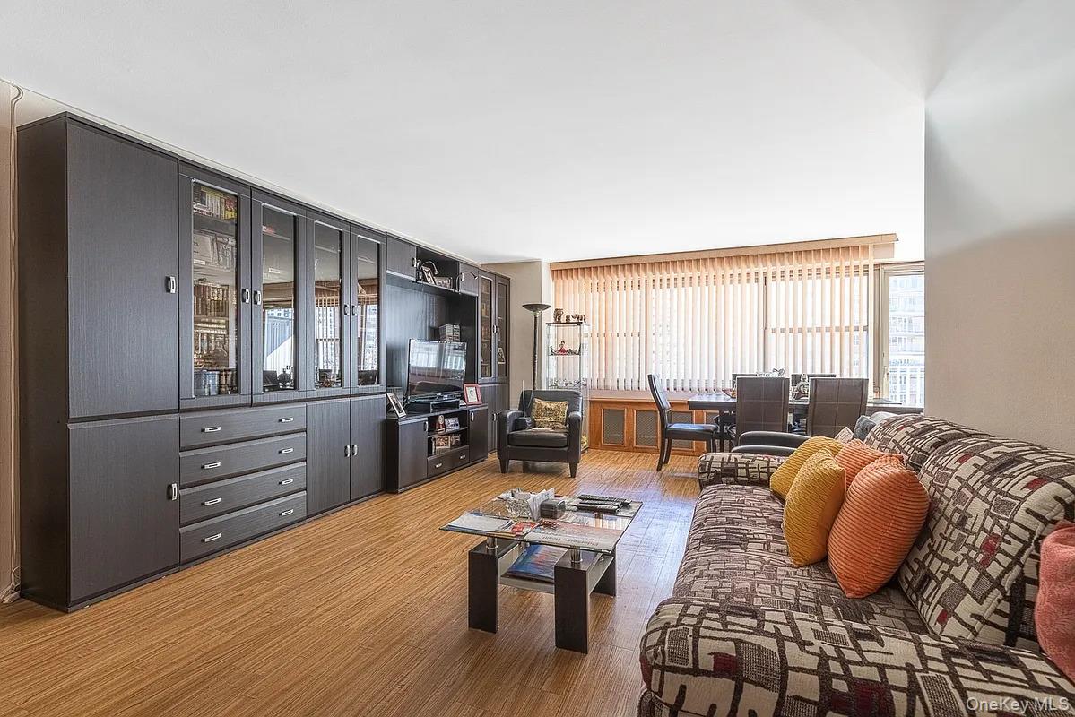 2925 W 5th Street Unit: 6E