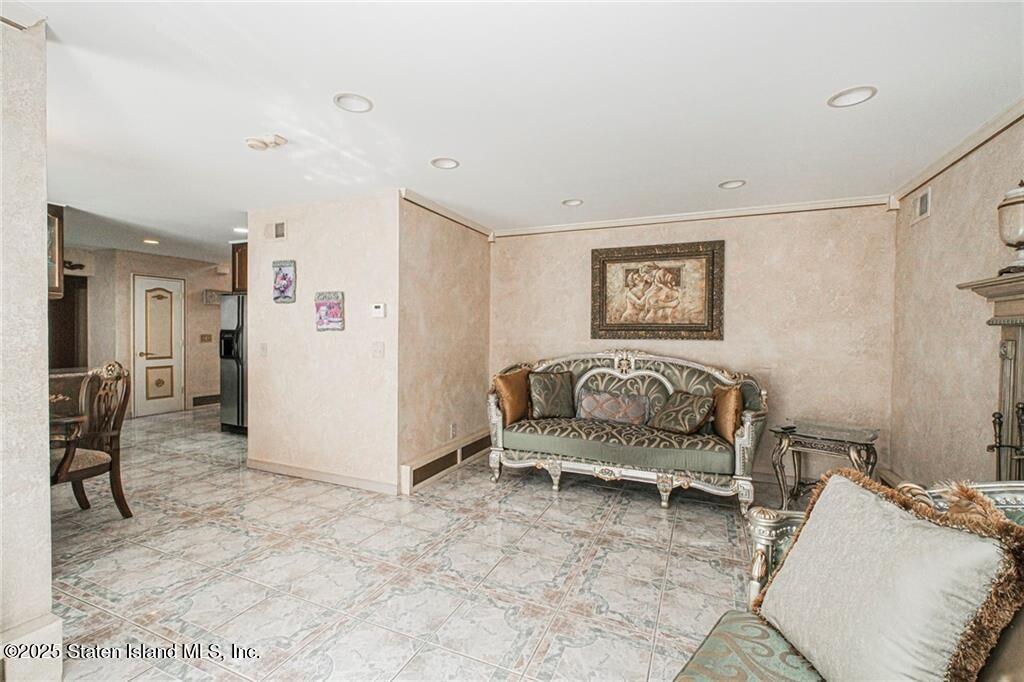 27 Honey Lane