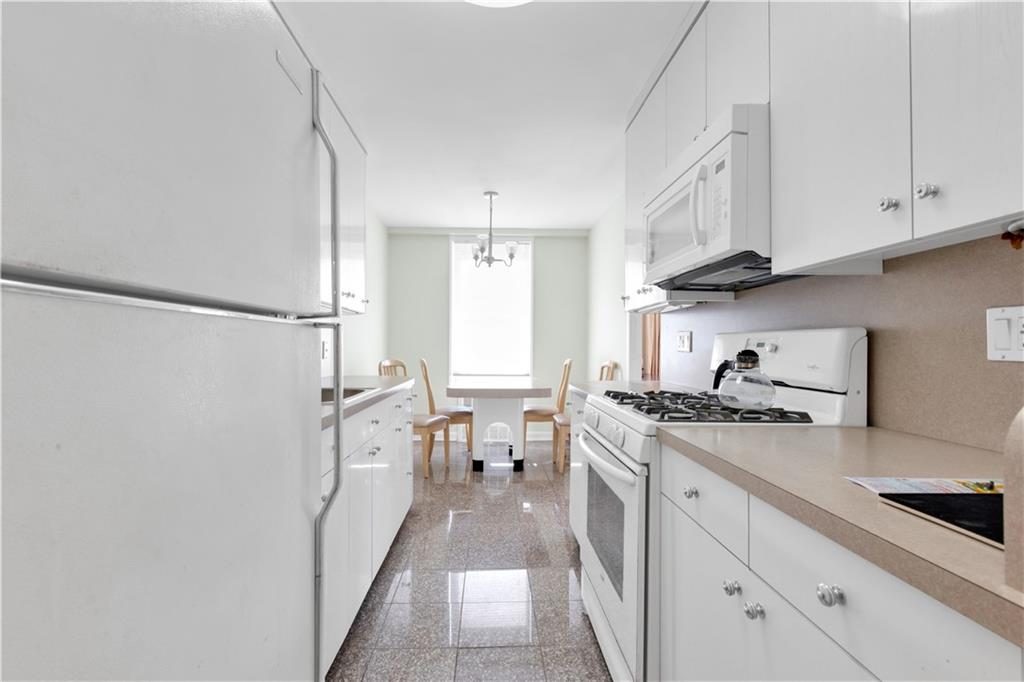 2580 Ocean Parkway 1P