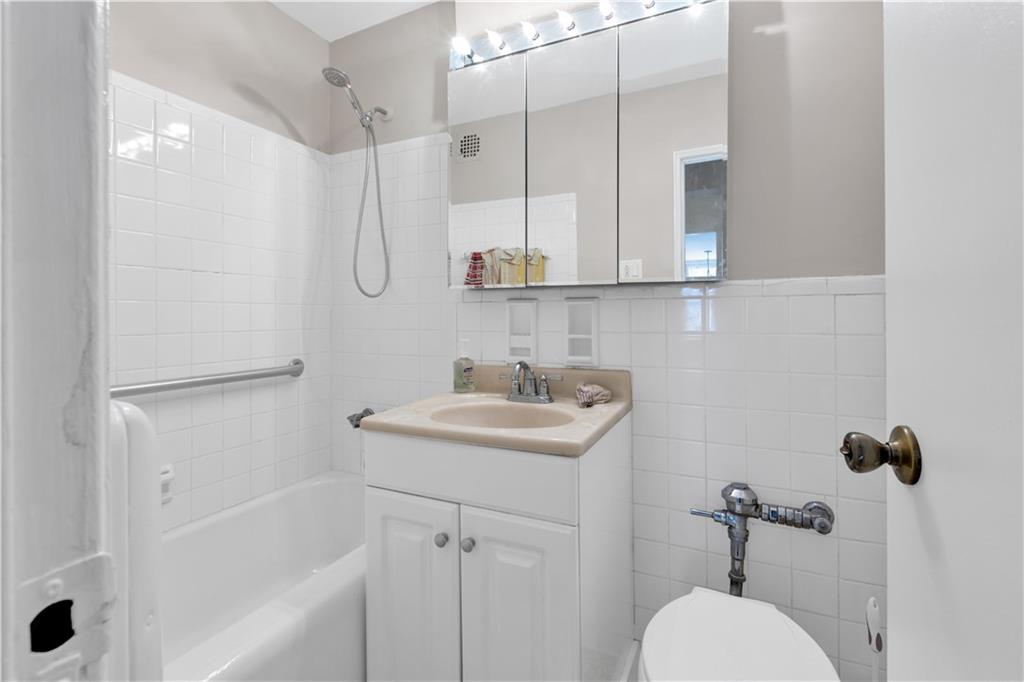 2580 Ocean Parkway 1P