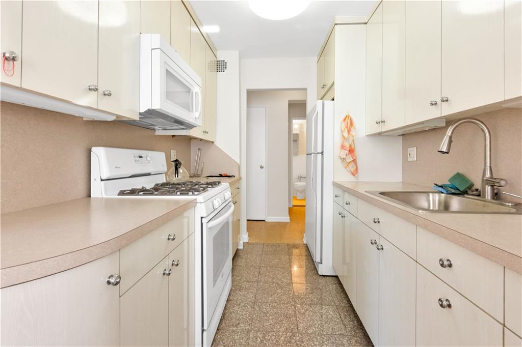 2580 Ocean Parkway 1P
