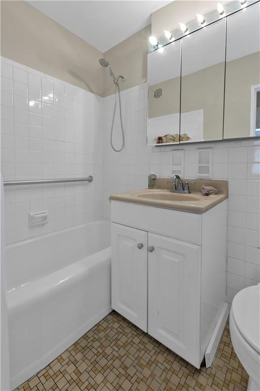 2580 Ocean Parkway 1P