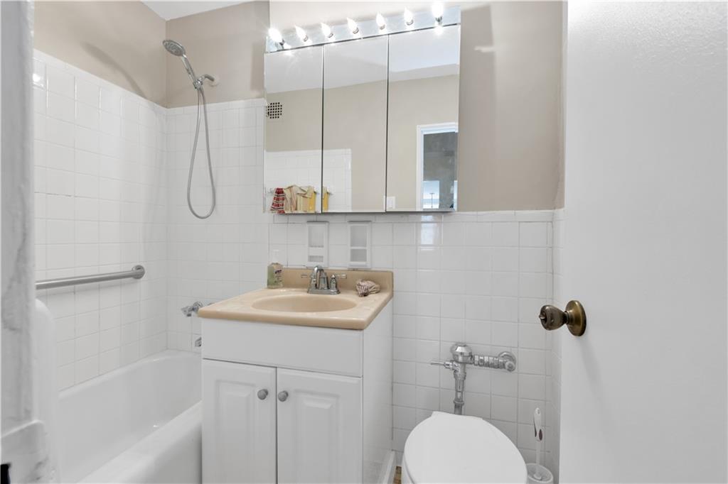 2580 Ocean Parkway 1P