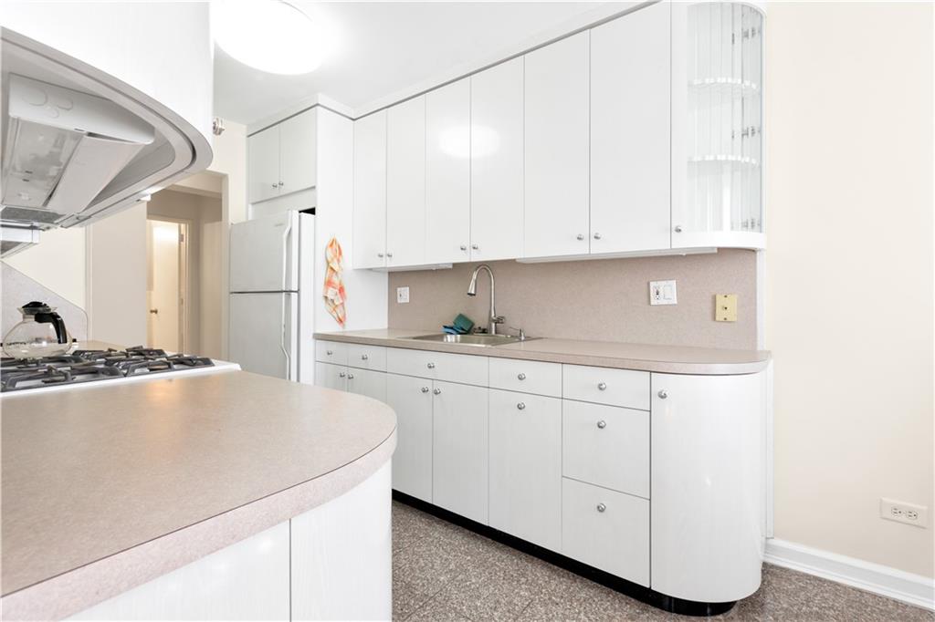 2580 Ocean Parkway 1P