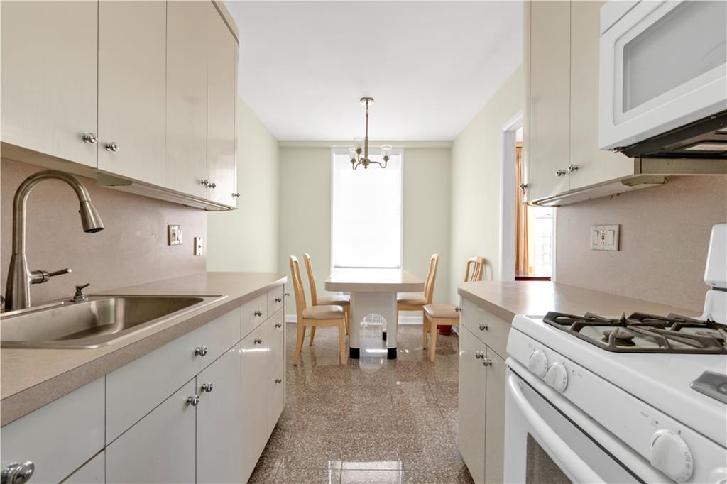 2580 Ocean Parkway 1P