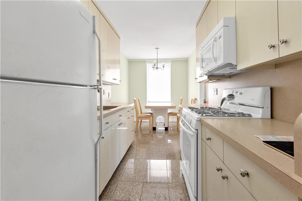 2580 Ocean Parkway 1P
