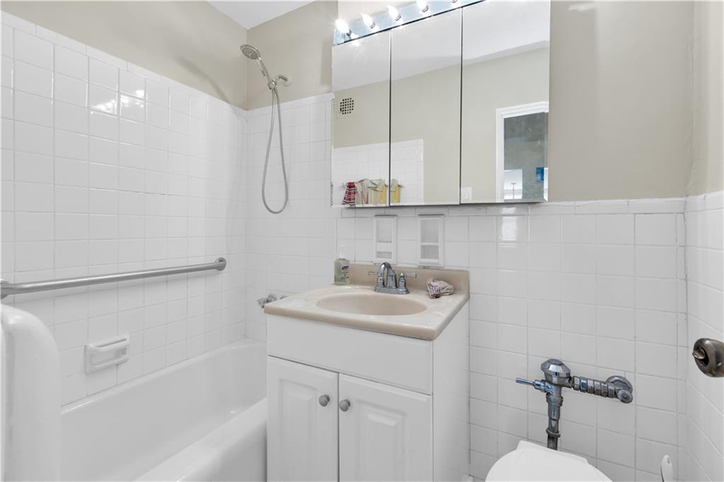 2580 Ocean Parkway 1P
