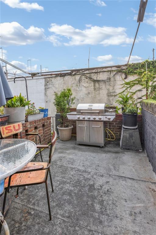 2476 East 18th Street