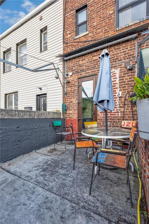 2476 East 18th Street