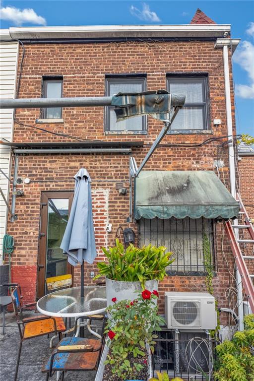 2476 East 18th Street