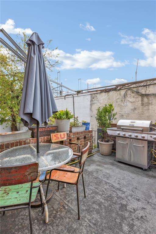 2476 East 18th Street